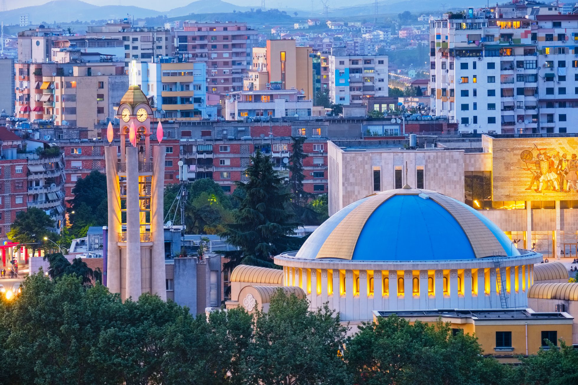 Widok na budynki Tirany