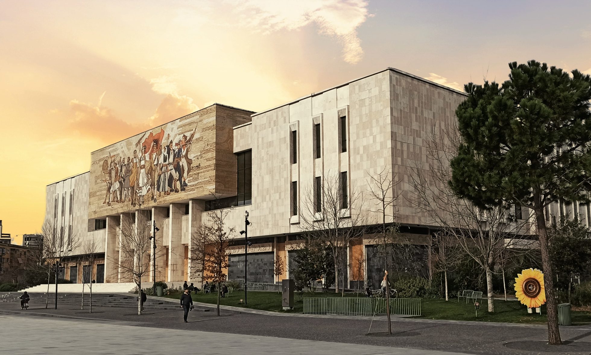Muzeum Historyczne Kombëtar w Tiranie. Tirana w jeden dzień
