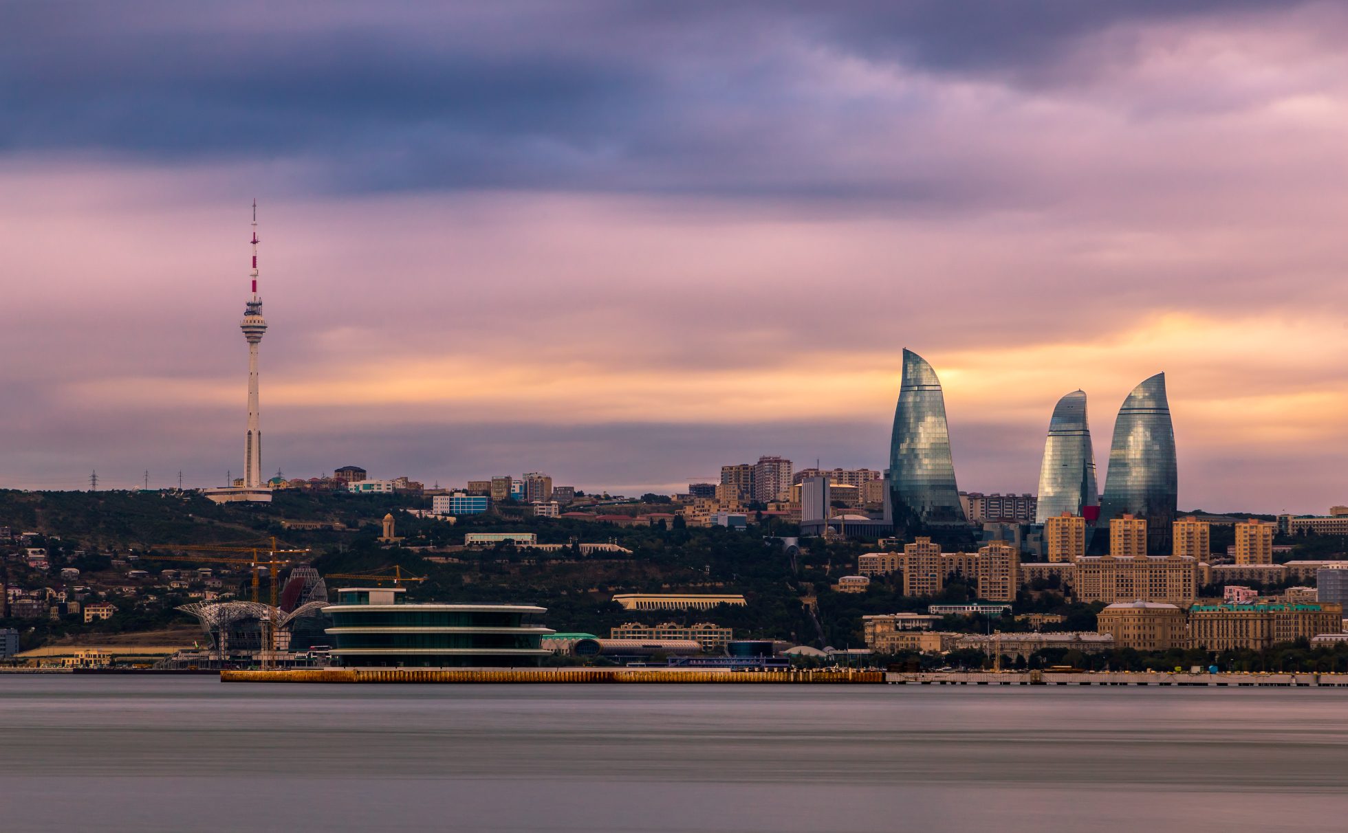 Panorama Baku po zachodzie słońca