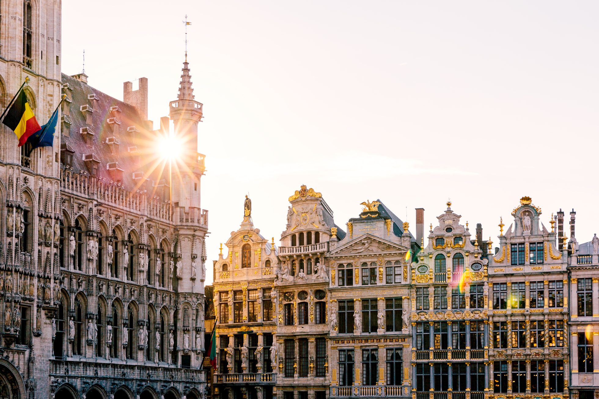 Centrum Brukseli o wschodzie słońca