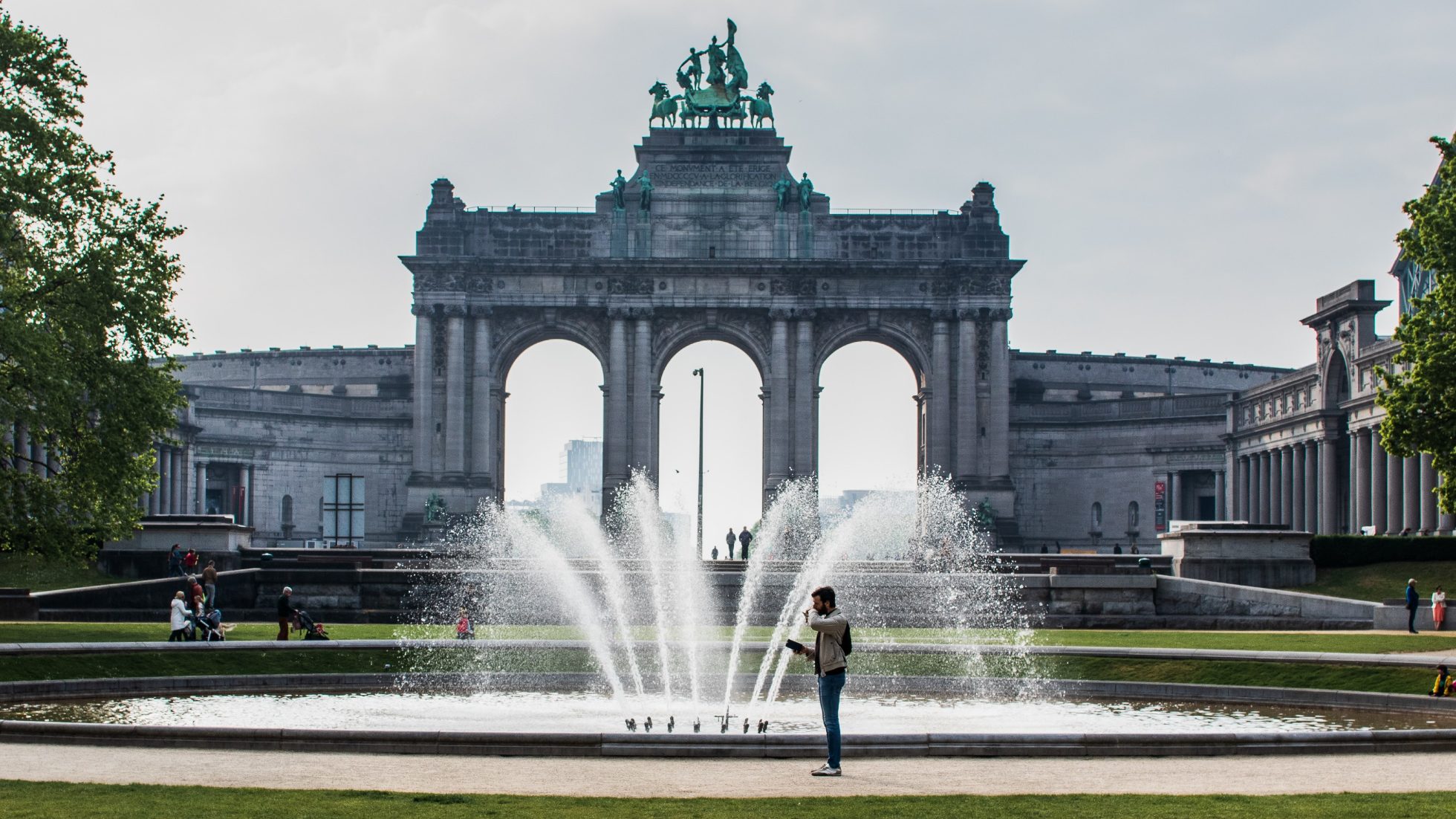Triple triumphal arch with quadriga at the top in the Fiftieth Anniversary Park