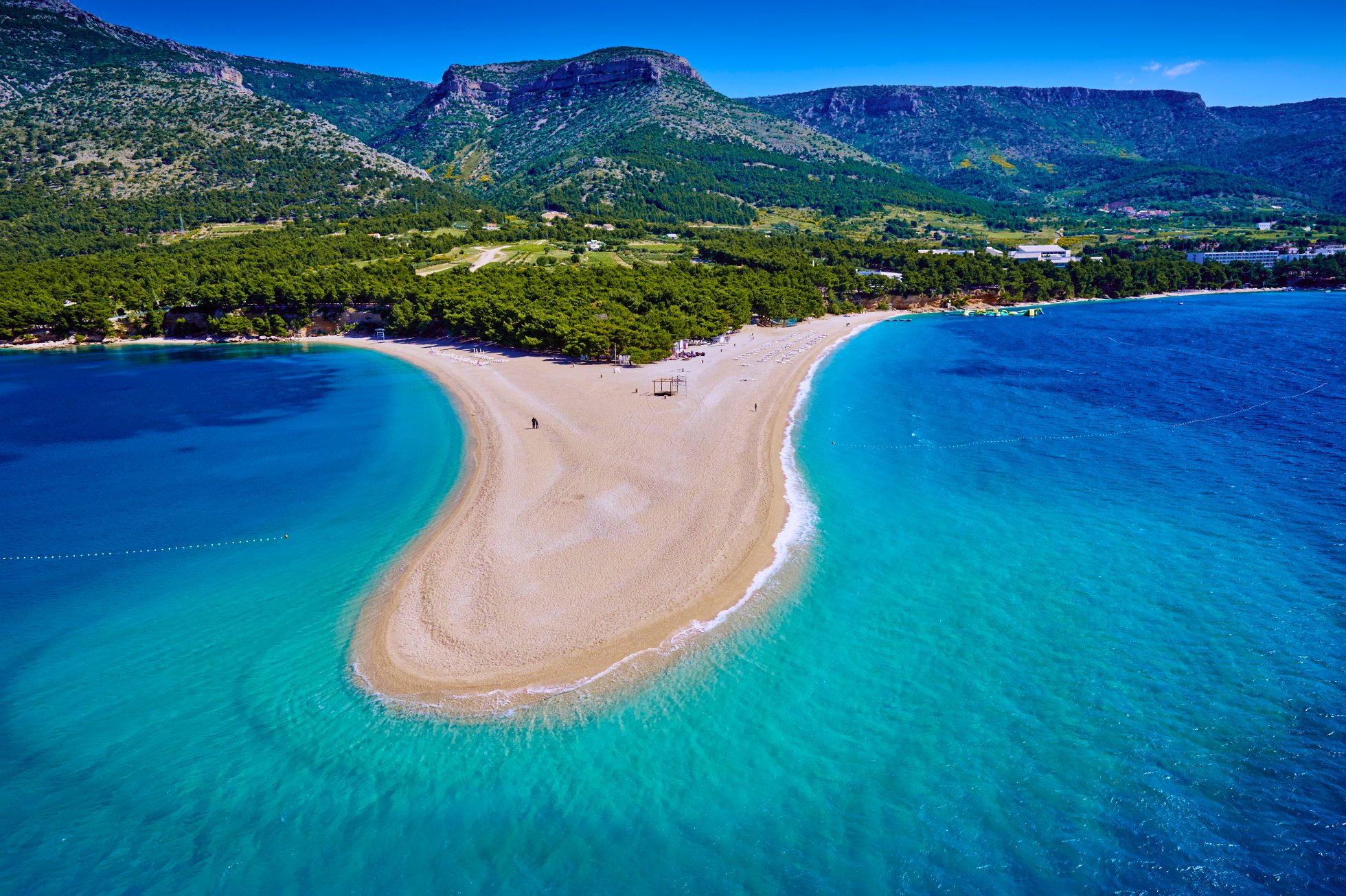 Chorwacja, Dalmacja, wyspa Brač, Bol, plaża Złoty Róg (Zlatni Rat)