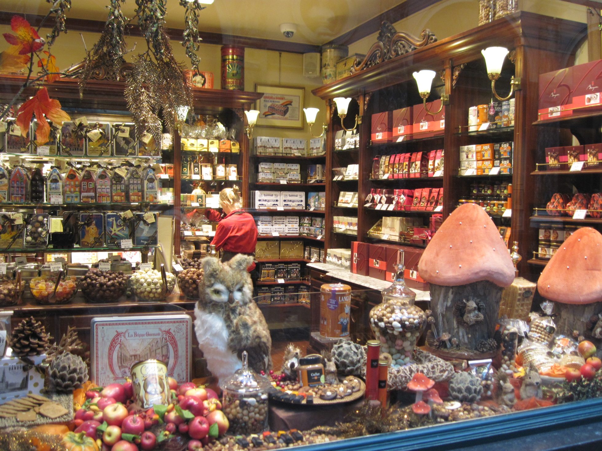store window of a Belgian chocolate store