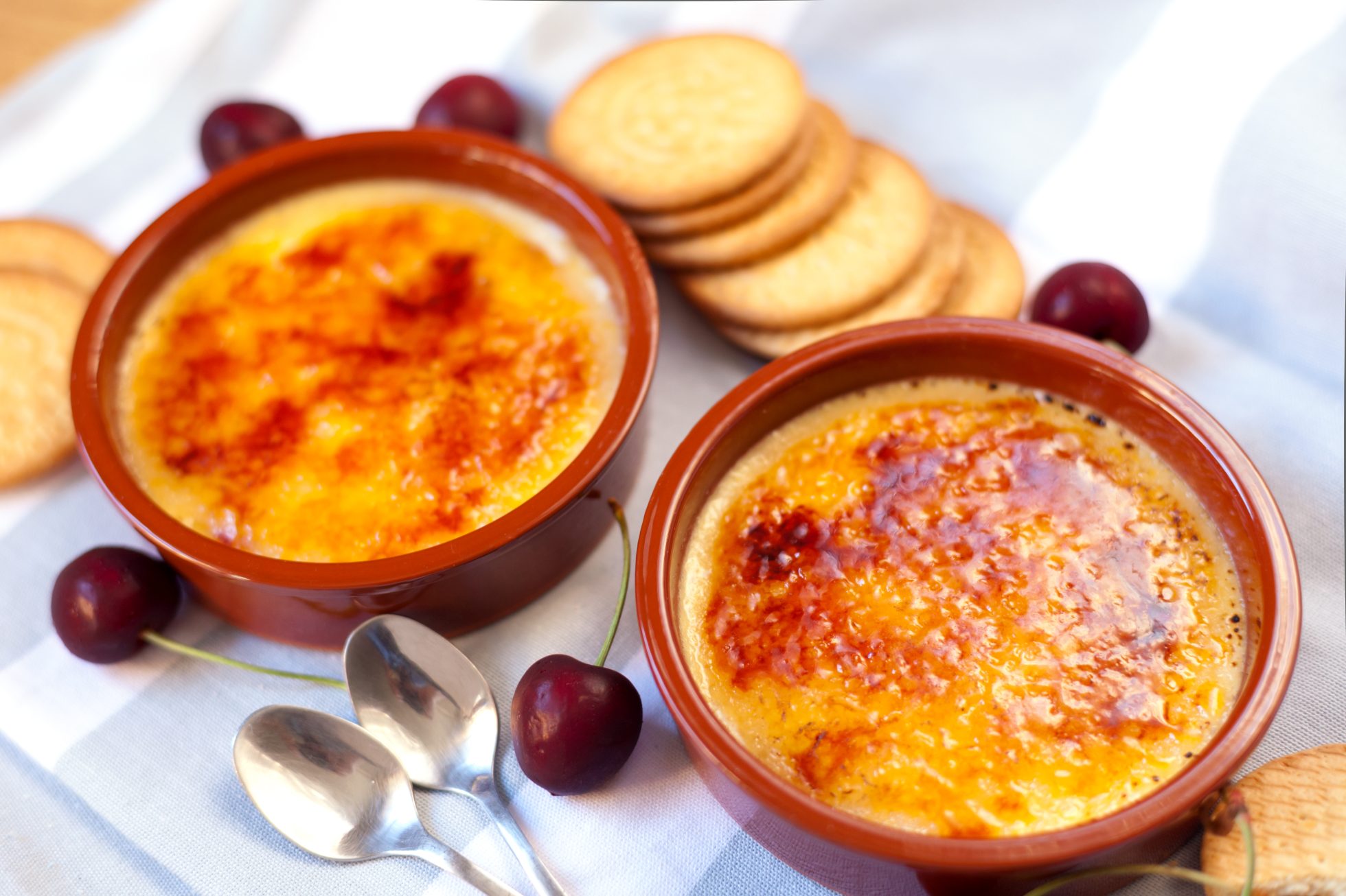 Crema catalana popularny deser hiszpański