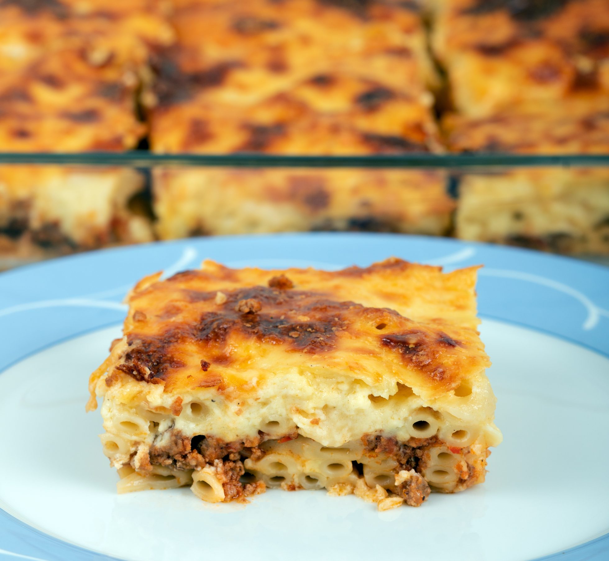 Zdjęcie przedstawia danie kuchni greckiej - pastitsio.