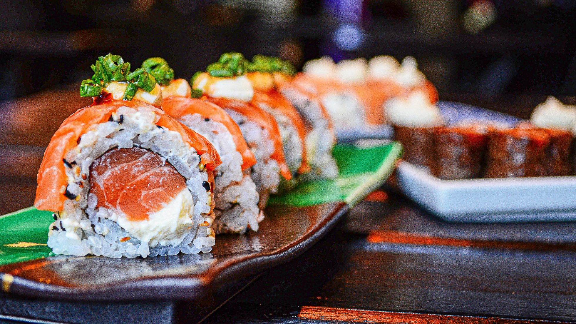 Sushi z wędzonym łososiem