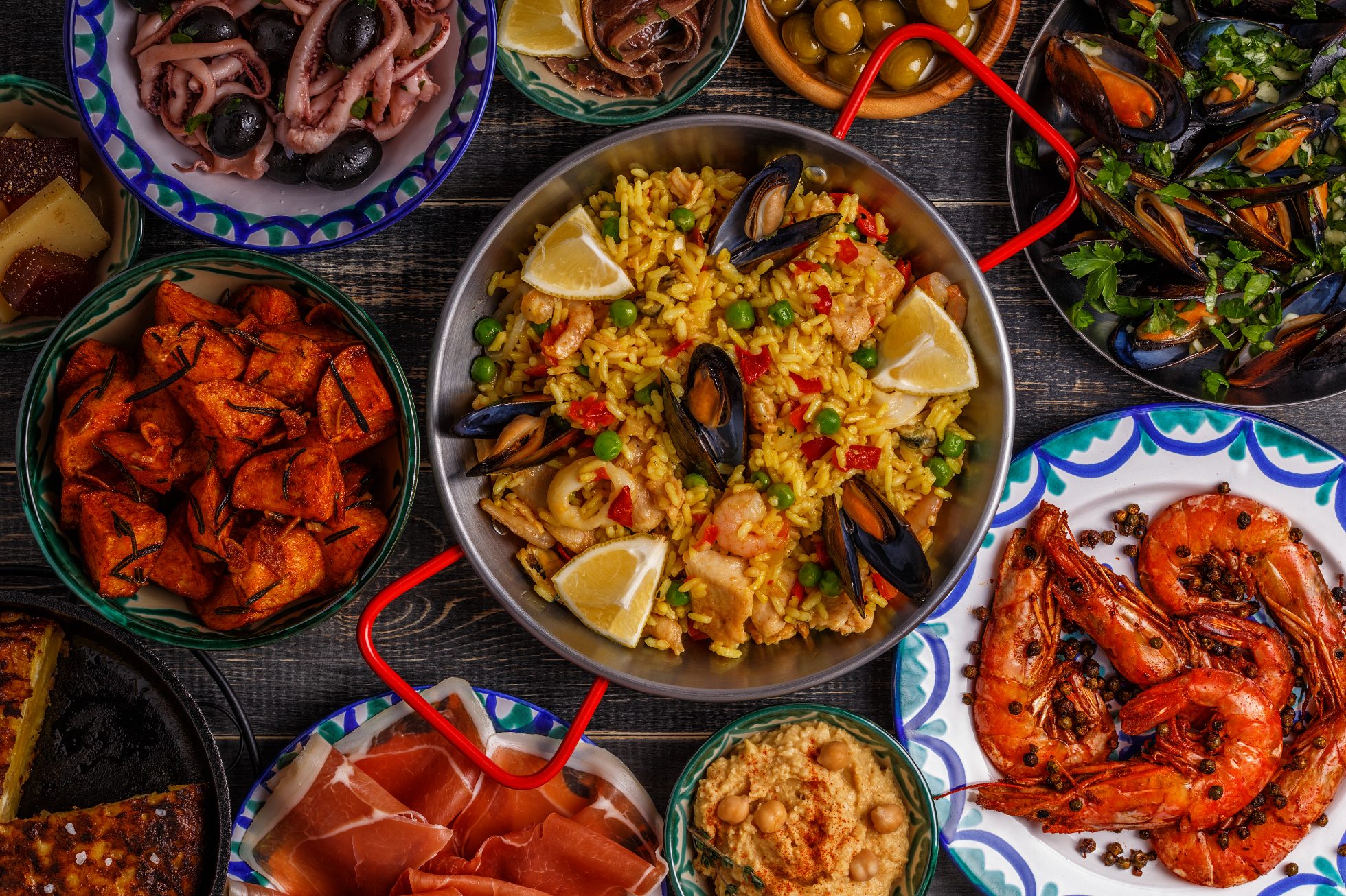 Kuchnia hiszpańska - paella, tapas, owoce morza