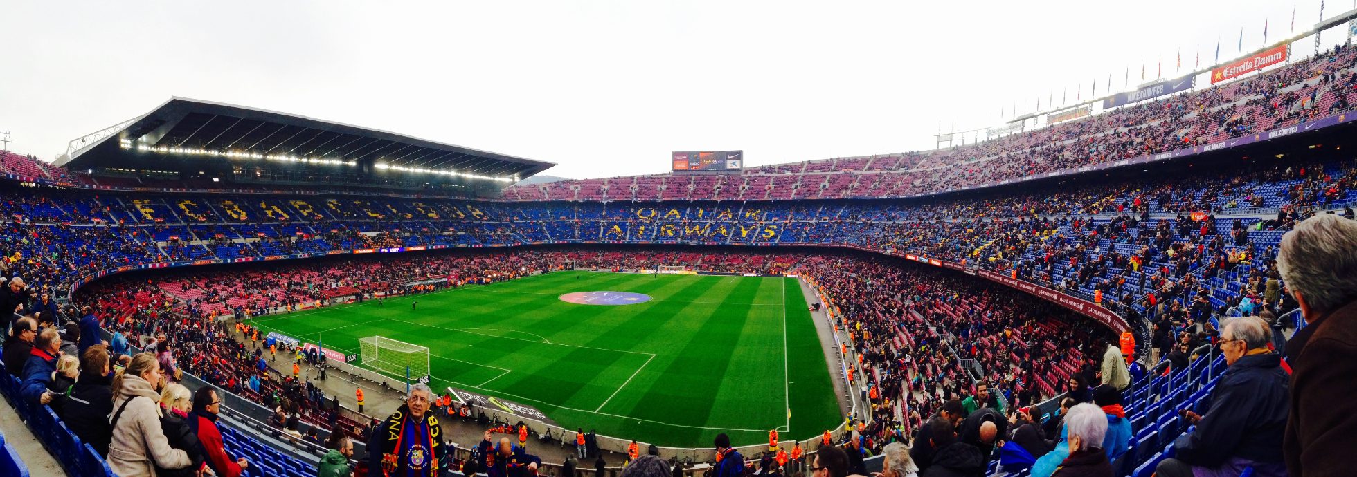 widok na stadion klubu FC Barcelona w Barcelonie, Hiszpania, Barcelona dla dzieci