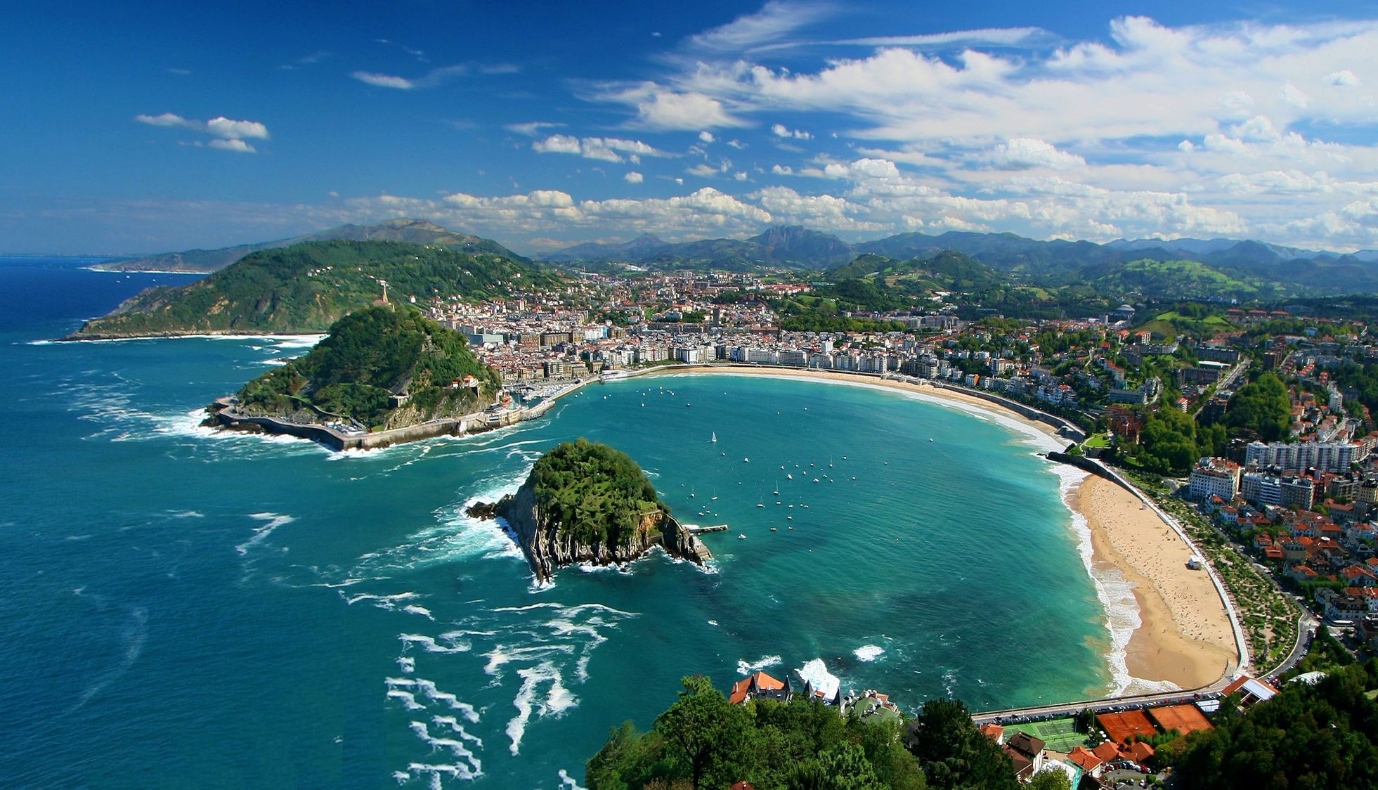 widok na plażę w Donosti, San Sebastián, Hiszpania, wakacje w Hiszpanii
