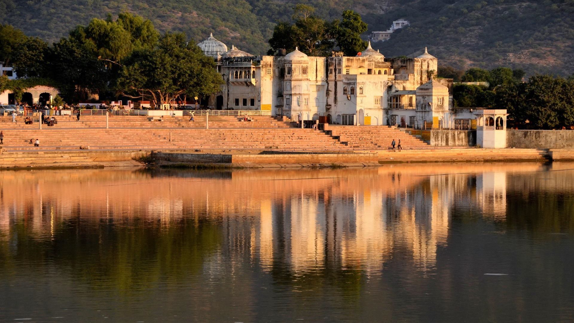 Widok na pushkar z rzeki