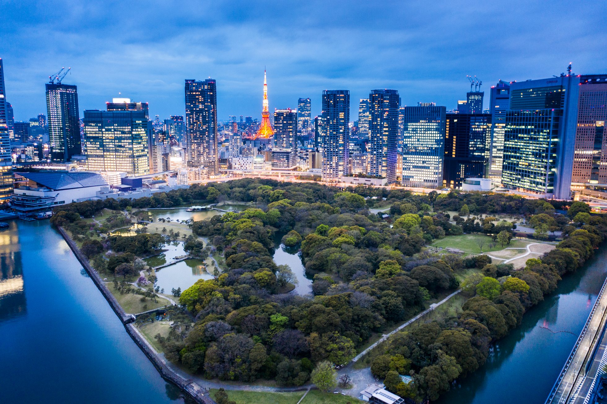Widok z góry na ogrody hamarikyu w Tokio