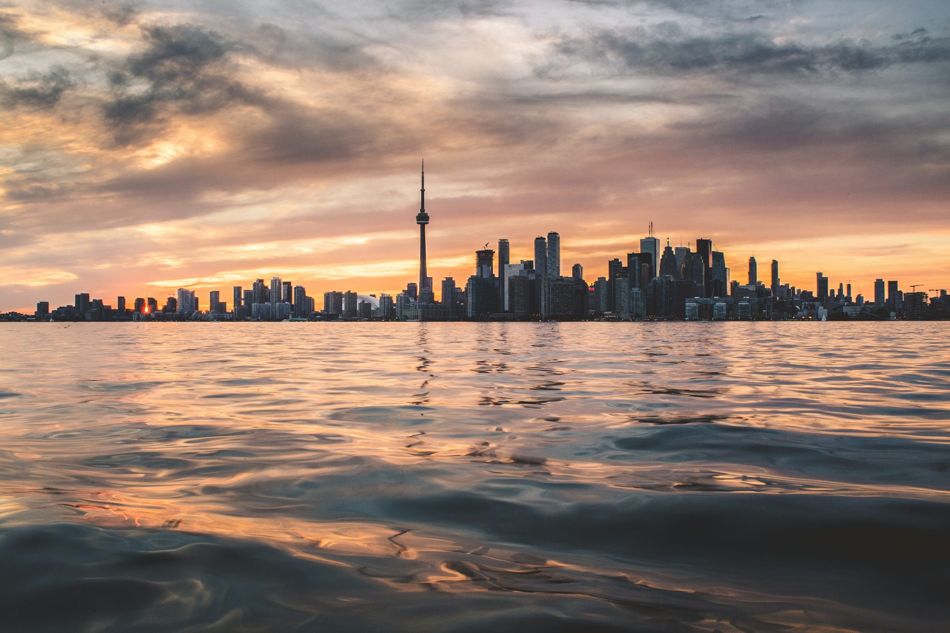 Widok na Toronto na tle zachodu słońca