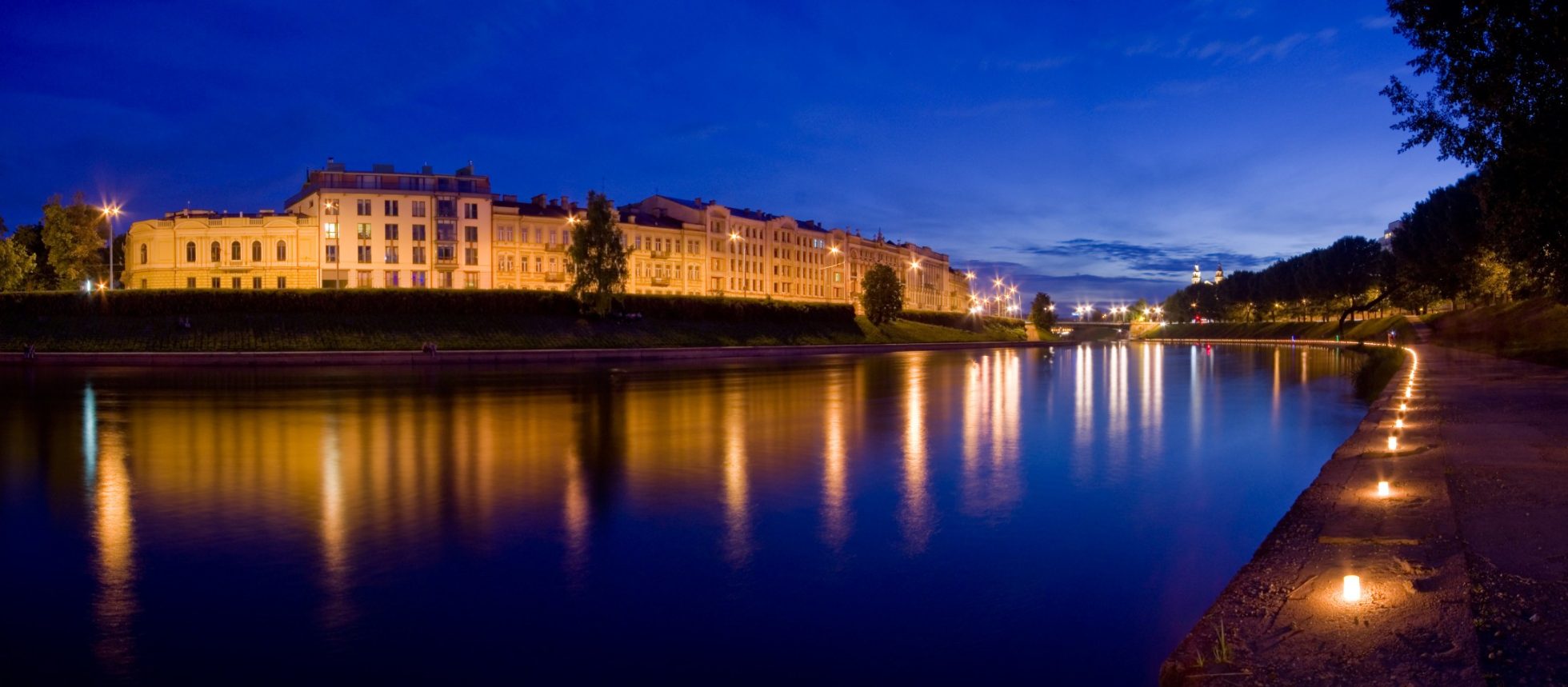 Vilnius nachts, Blick aus einer Wasserperspektive