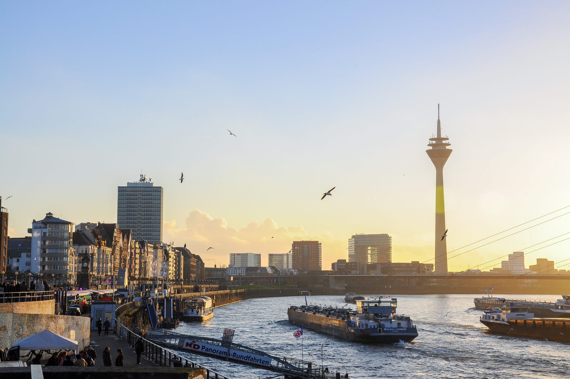 Panorama Berlina o wschodzie słońca