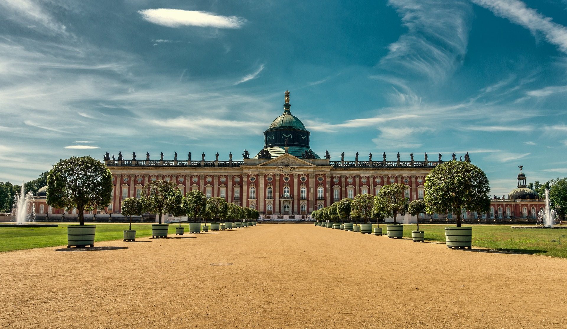 Widok na pałac Sanssouci w Poczdamie