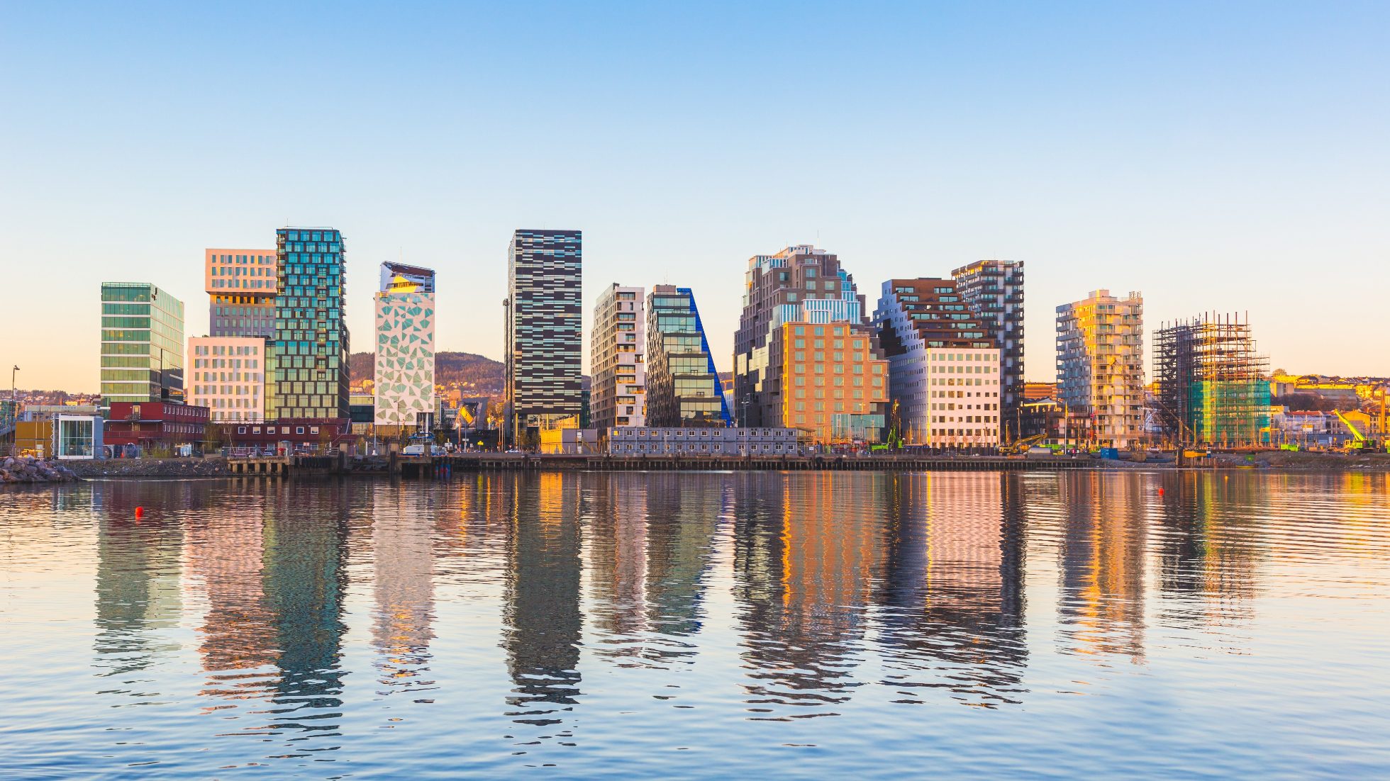 Widok na panoramę Oslo z wody