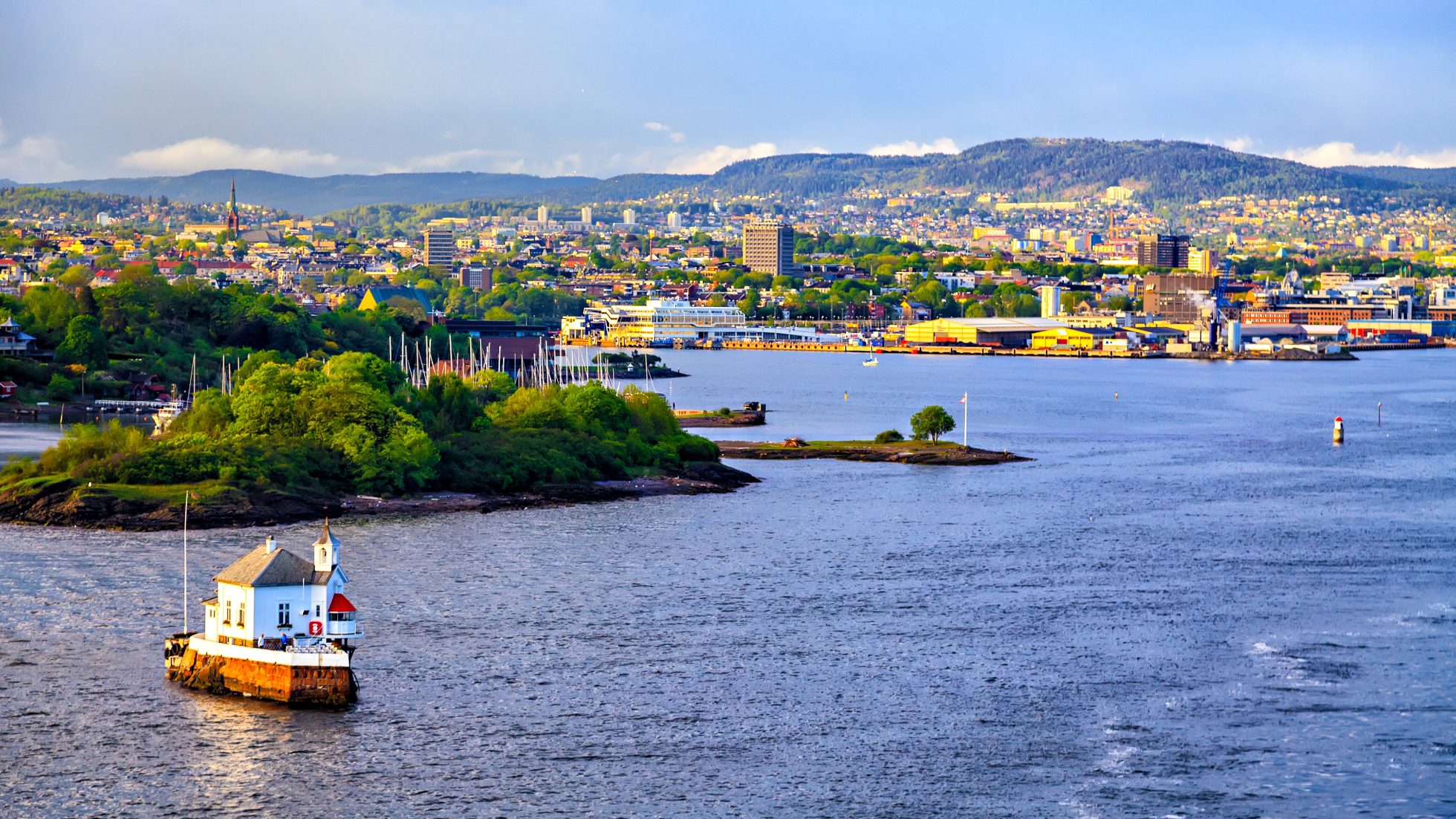 Nowoczesna dzielnica Oslo, widok z wody