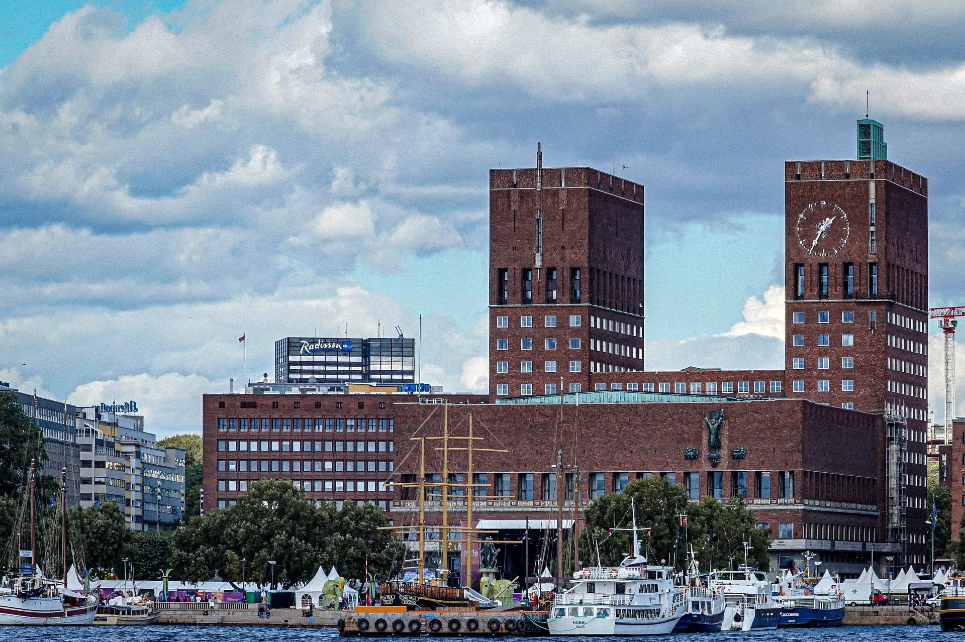 widok ratusz w Oslo, Oslo na weekend