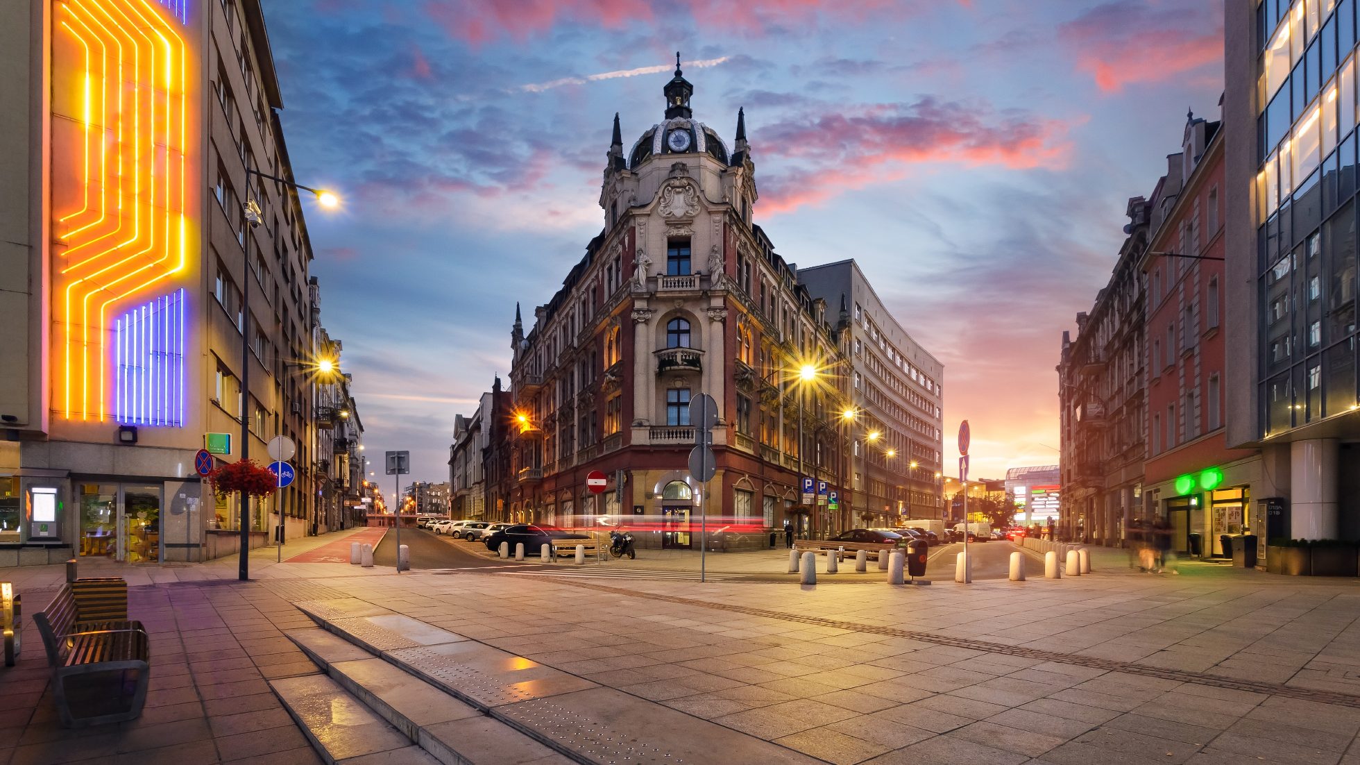Rynek w Katowicach wieczorową porą