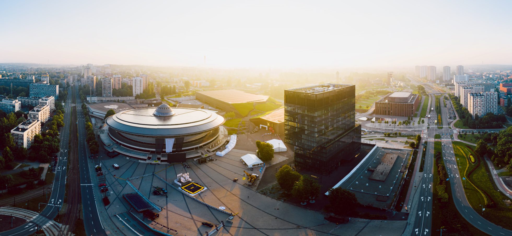 Piękny wschód słońca nad centrum Katowic.
