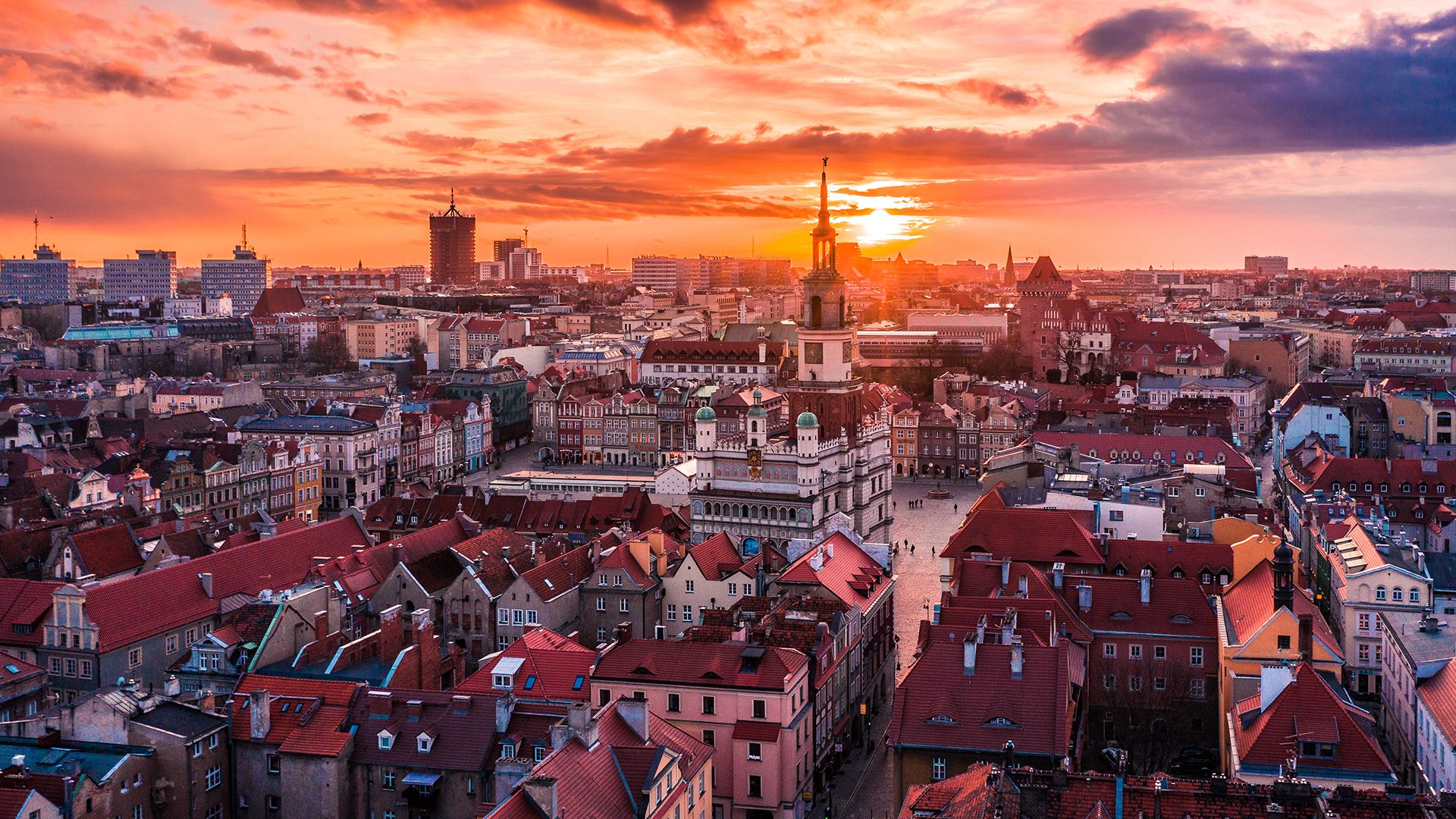 Panorama rynku Poznania o zachodzie słońca