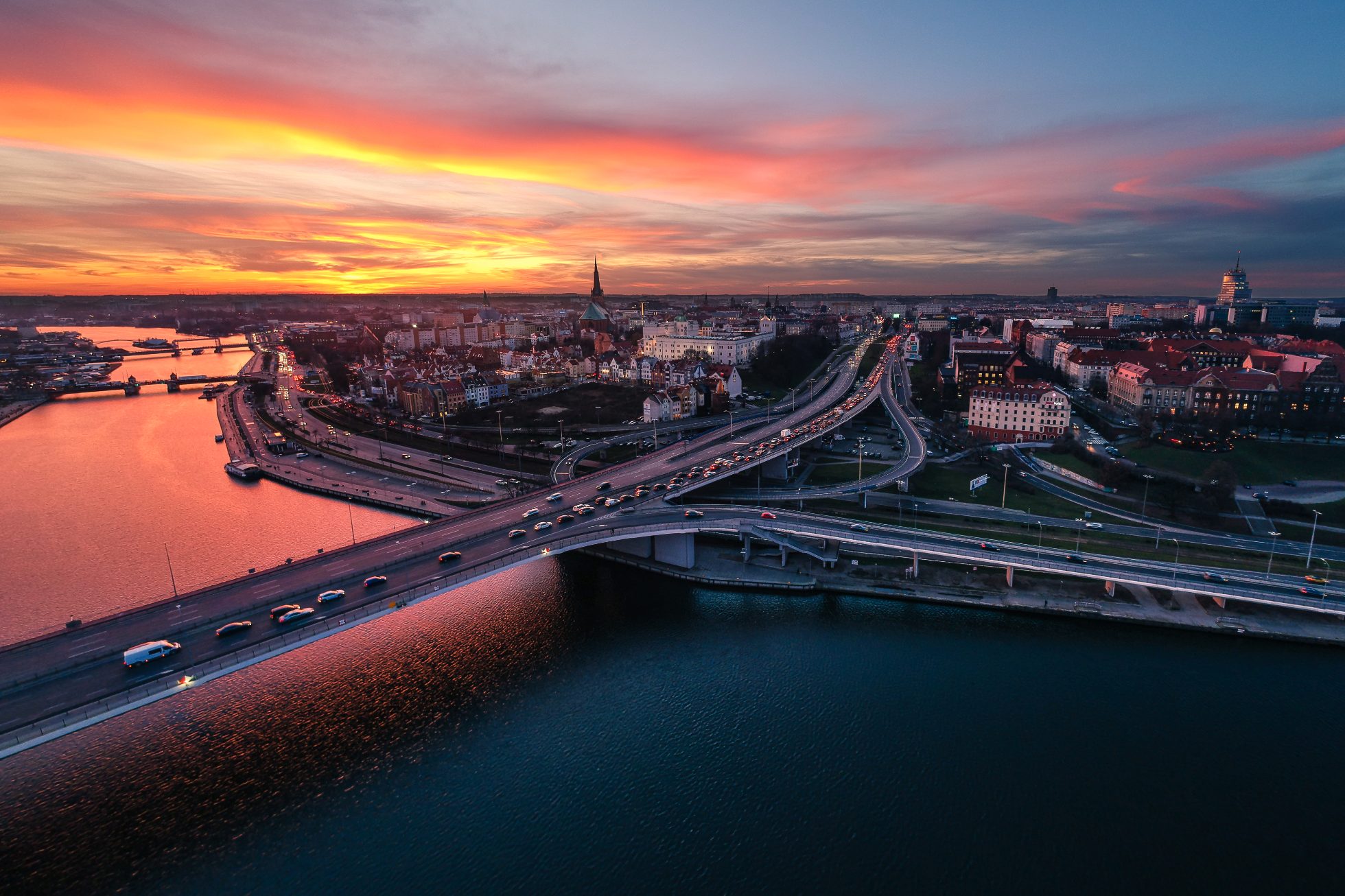 Widok na wieczorną panoramę Szczecina, city break Szczecin