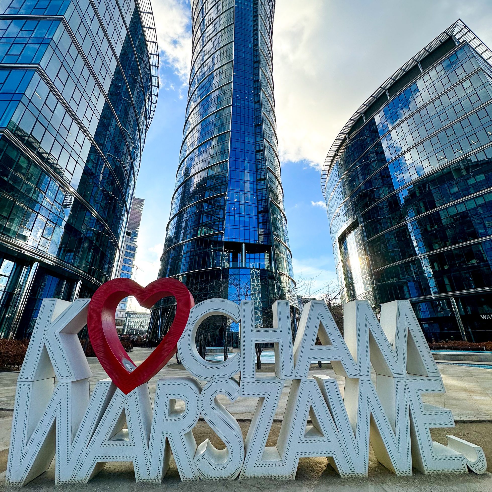 Plac Europejski i napis Kocham Warszawę - Instagramowe miejsca w Warszawie