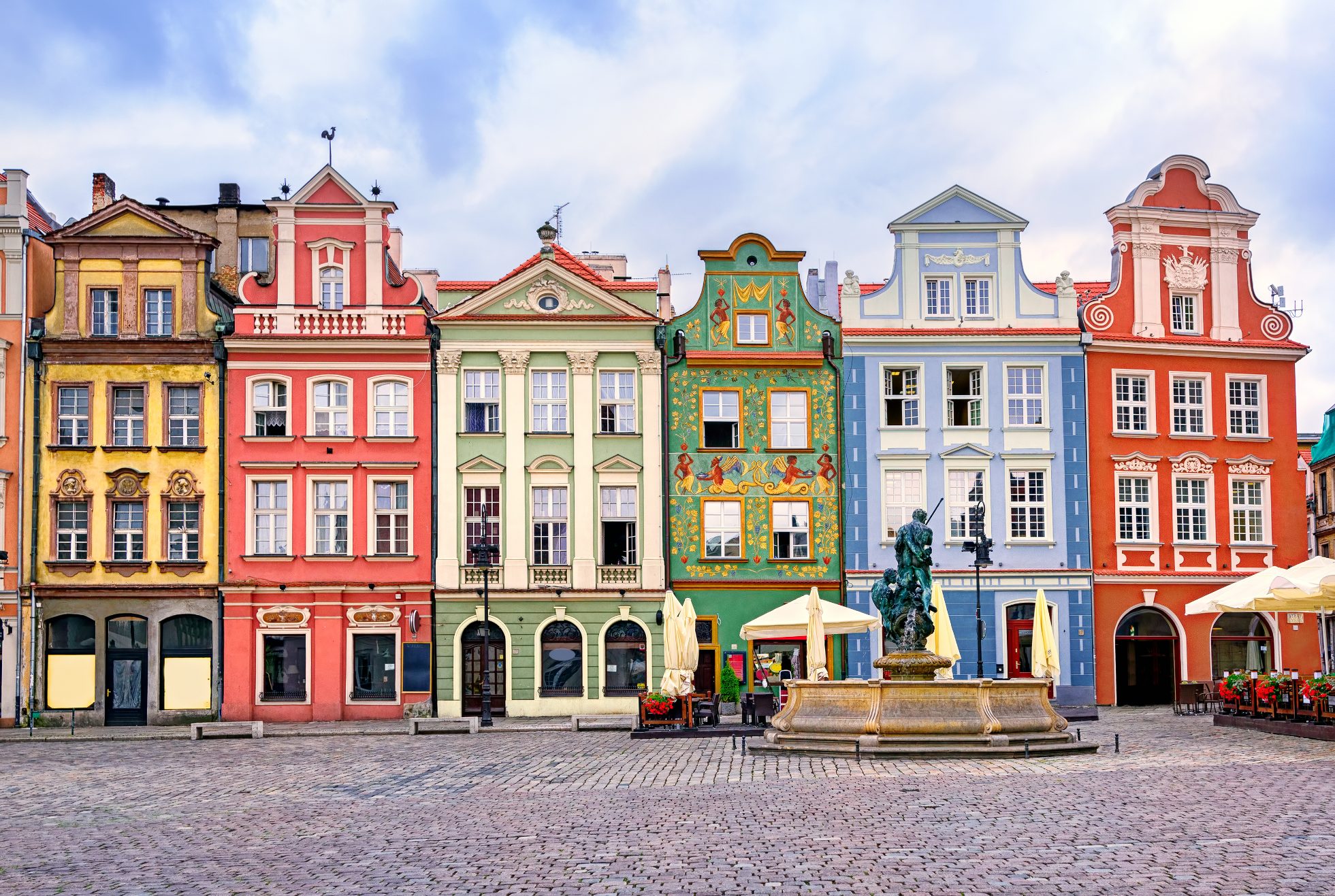 Kolorowe fasady renesansowe na centralnym rynku w Poznaniu, Polska