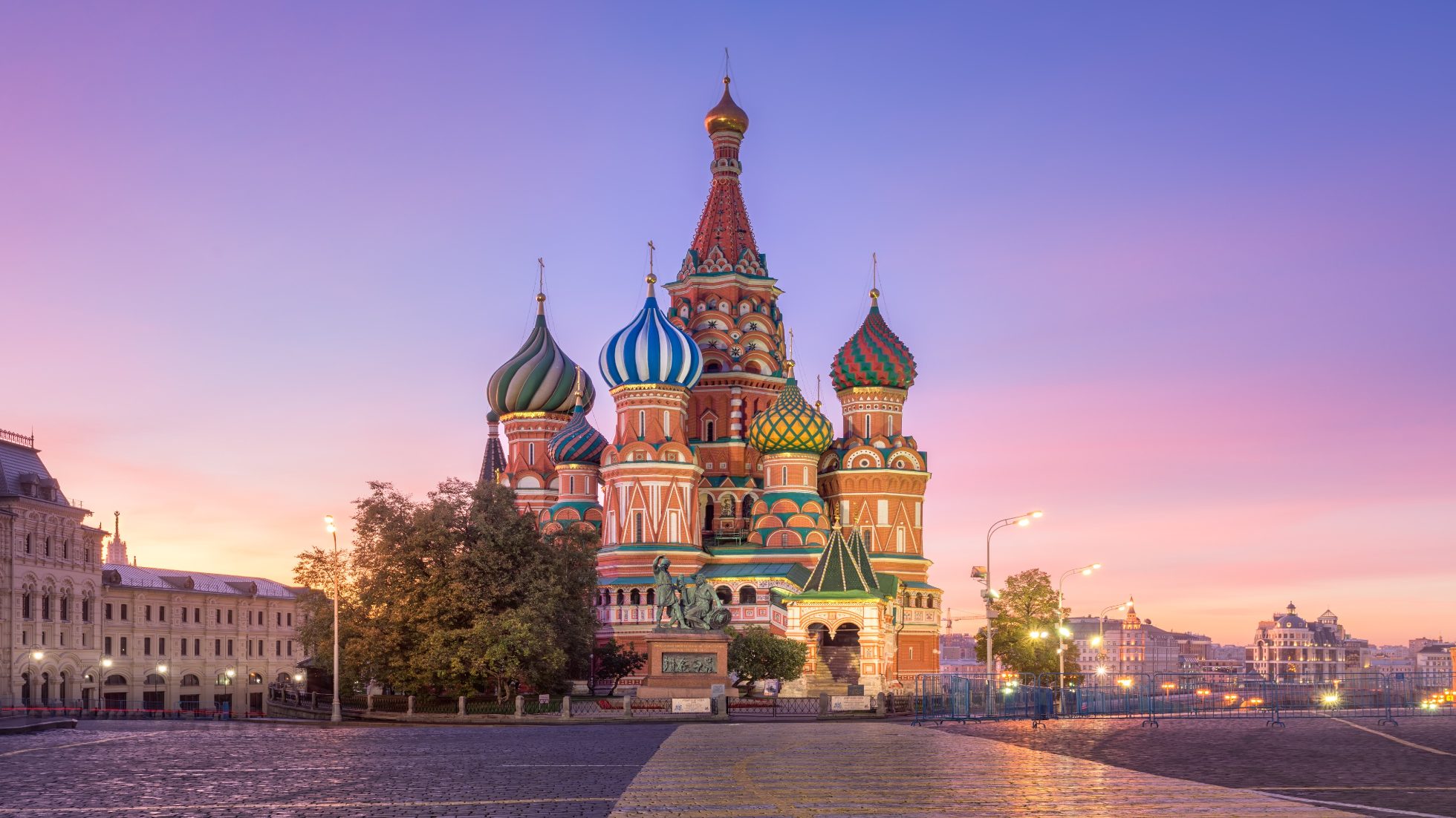 Die in Moskau gesegnete Kirche von Wasyla bei Sonnenuntergang