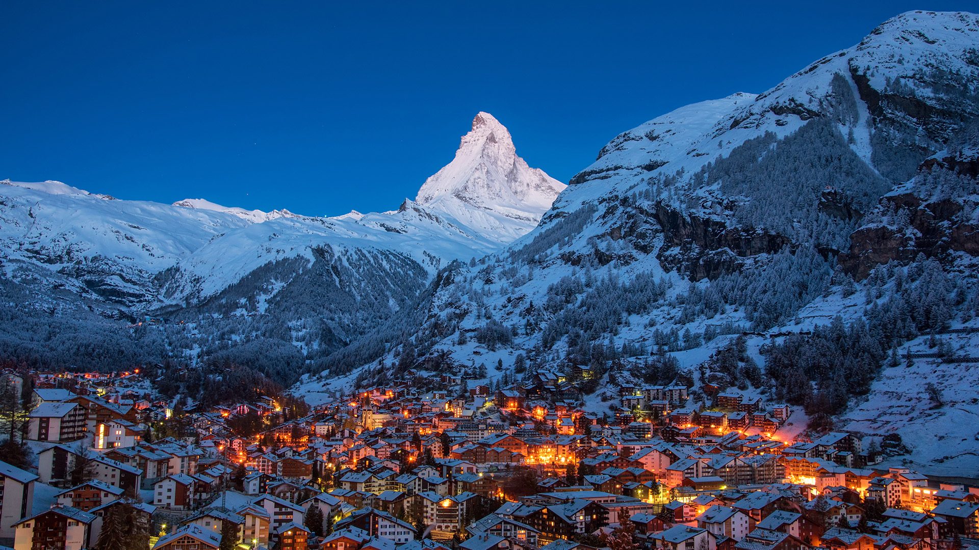 Szczyt Matterhorn w Szwajcarii wieczorem