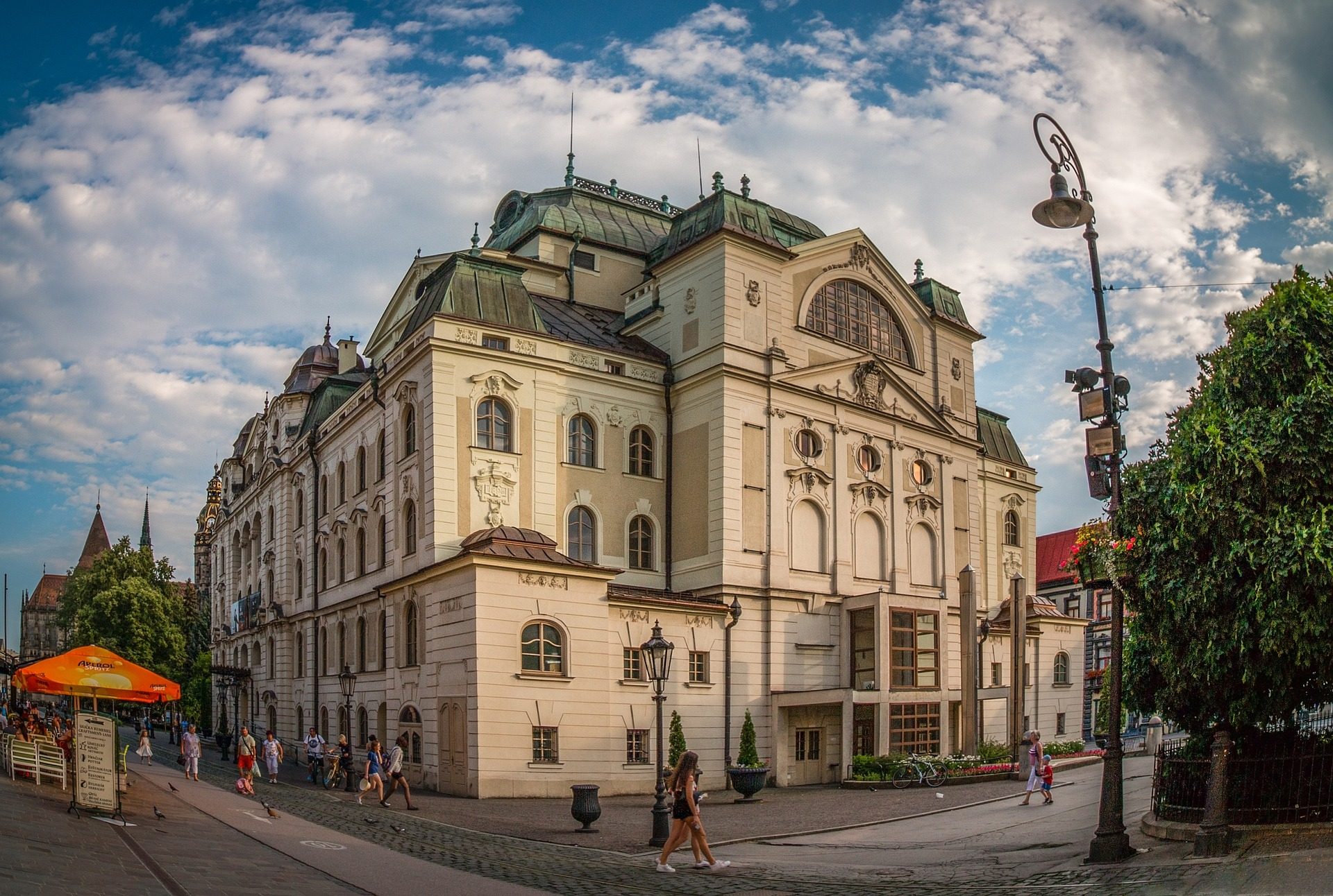 Widok na teatr w Koszycach