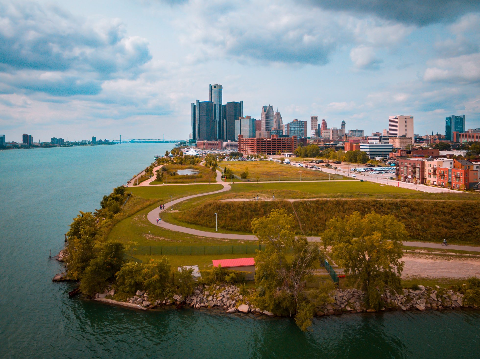 Widok z wody na Detroit