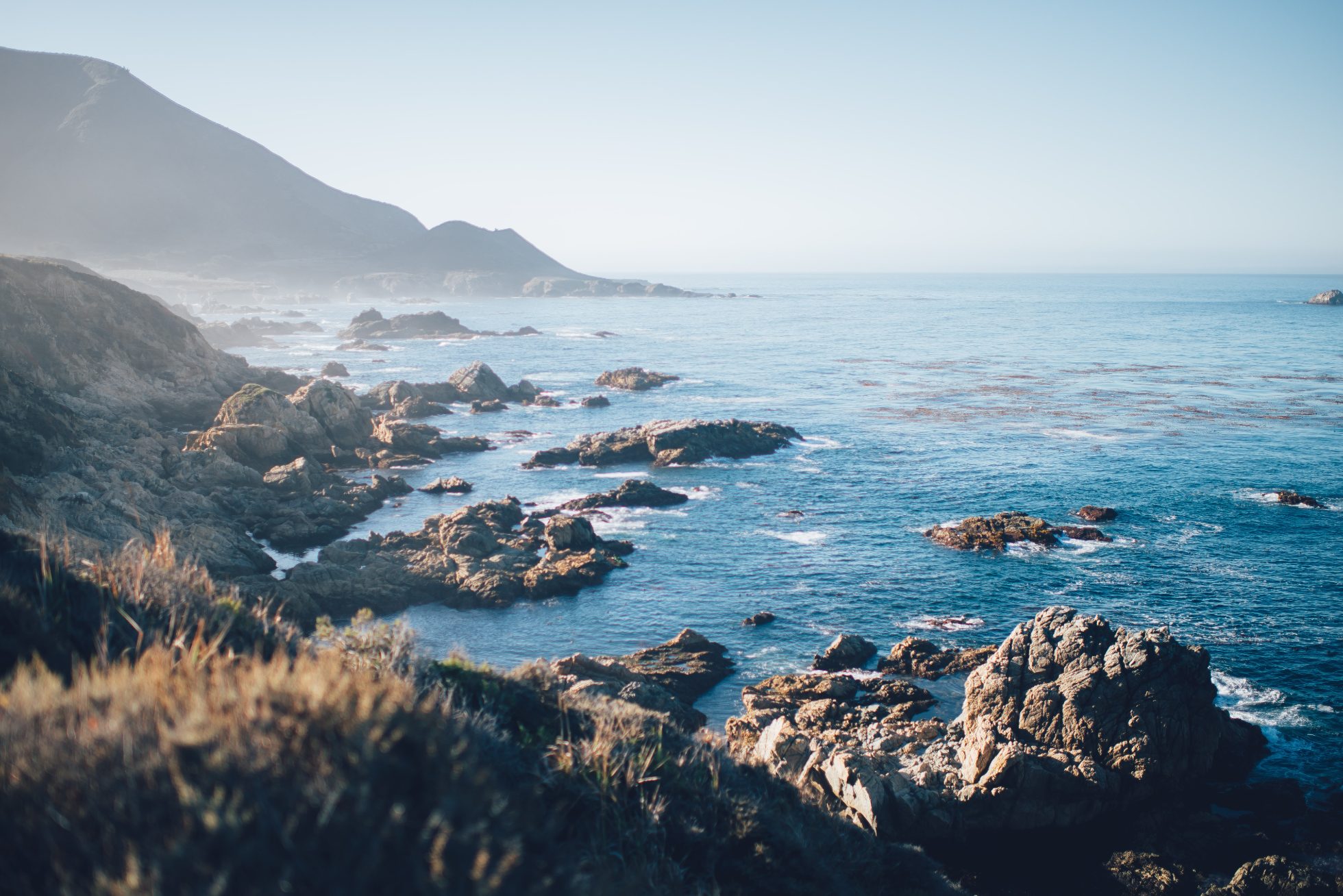 Klify w Monterey w Kalifornii
