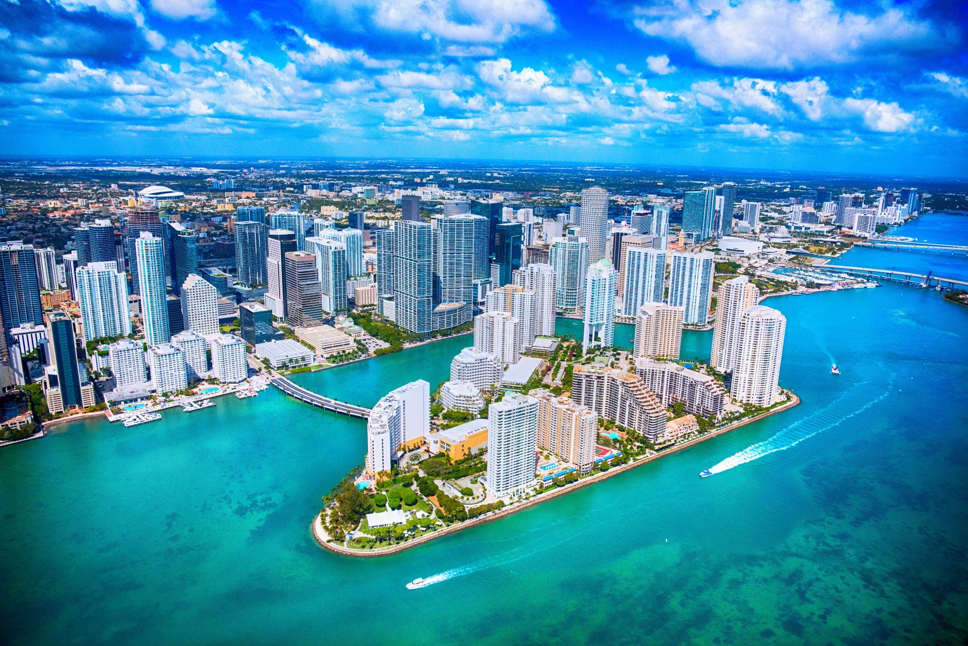 Panoramiczny widok na budynki i wybrzeże w Miami