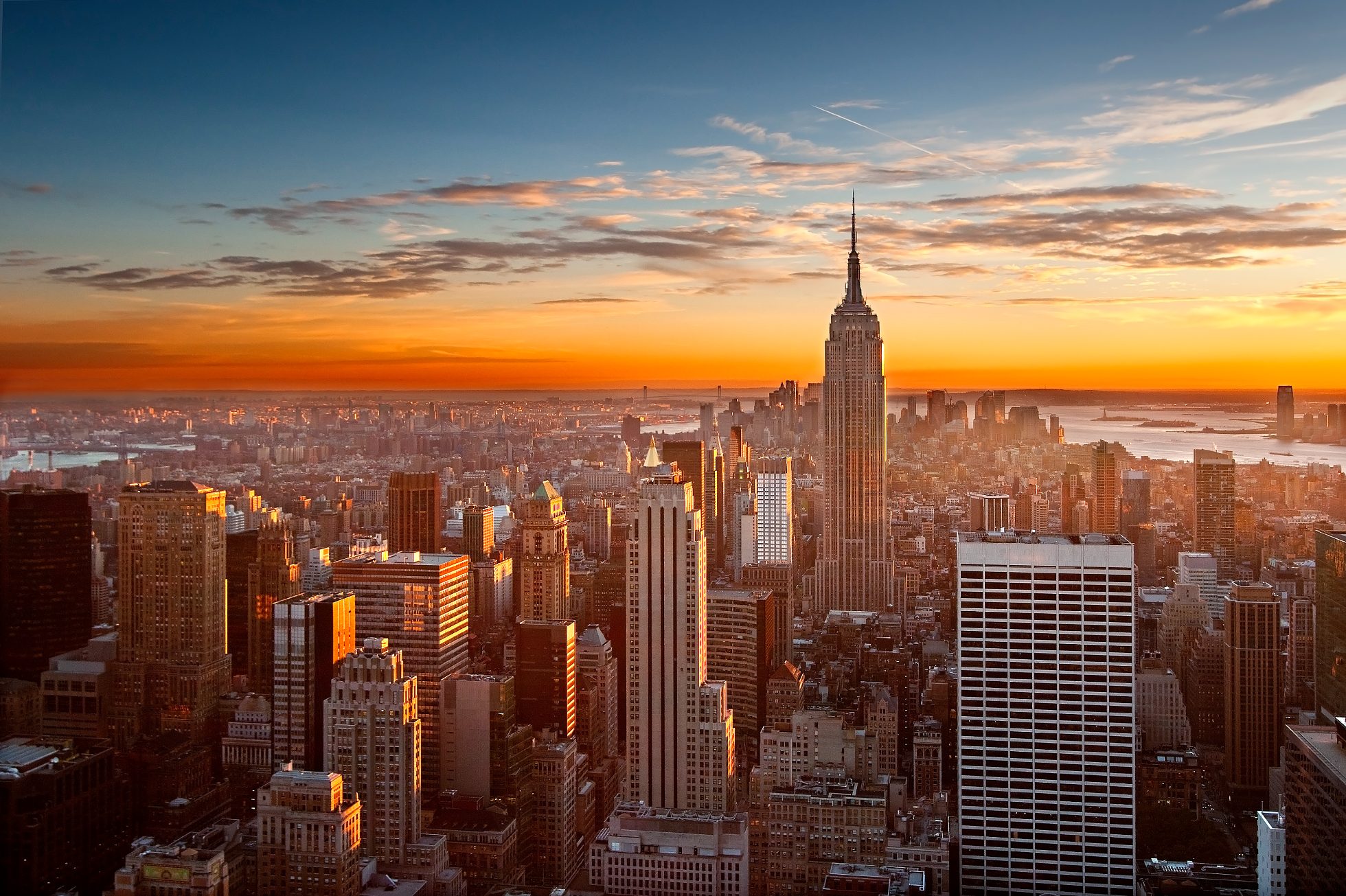 Nowy Jork i Empire State Building o zachodzie słońca