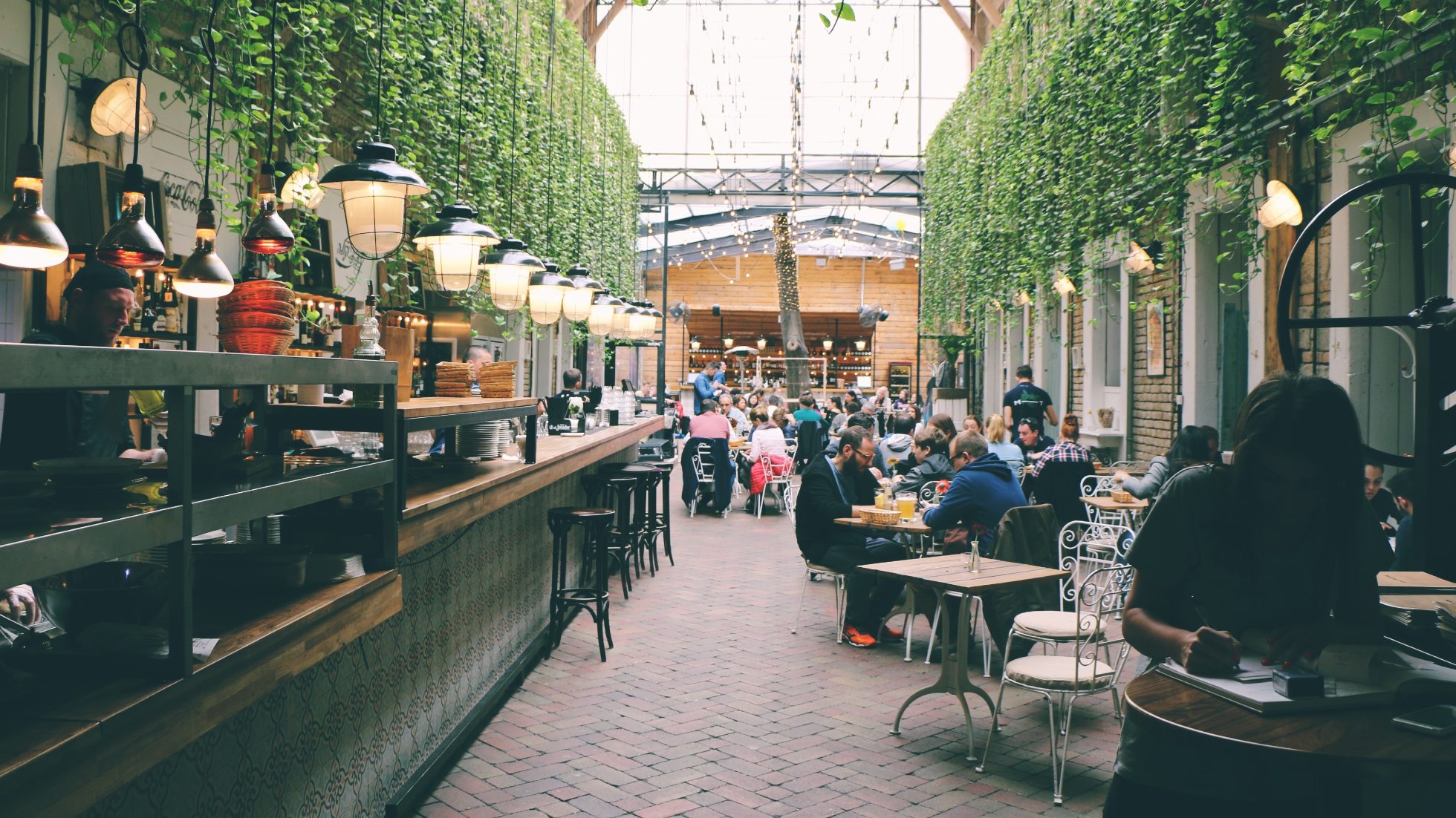 Restauracja wewnątrz budynku w Budapeszcie