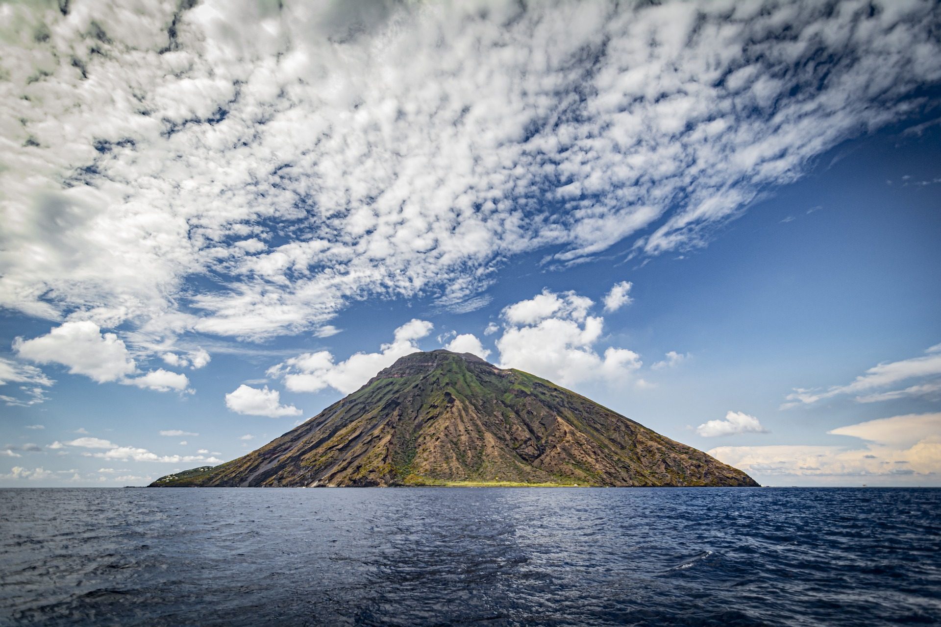 Wulkan Stromboli na Wyspach Liparyjskich