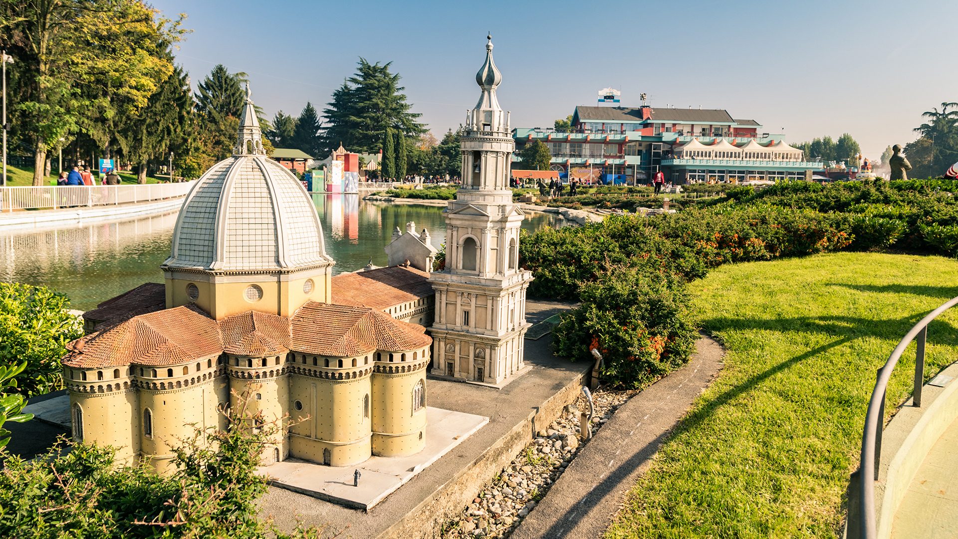 Miniatury zabytków w parku rozrywki Leolandia we Włoszech, mediolan atrakcje dla dzieci