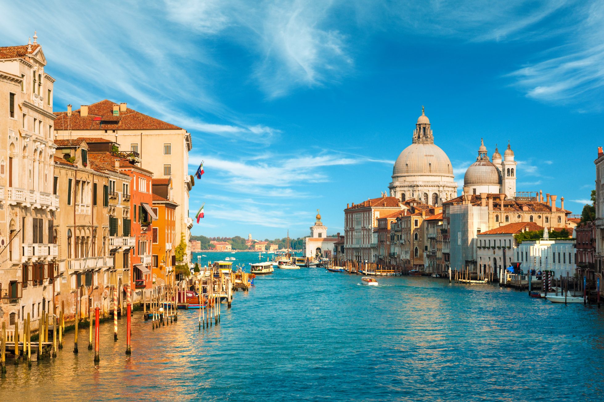 Widok na Canal Grande i Bazylikę Santa Maria della Salute podczas zachodu słońca