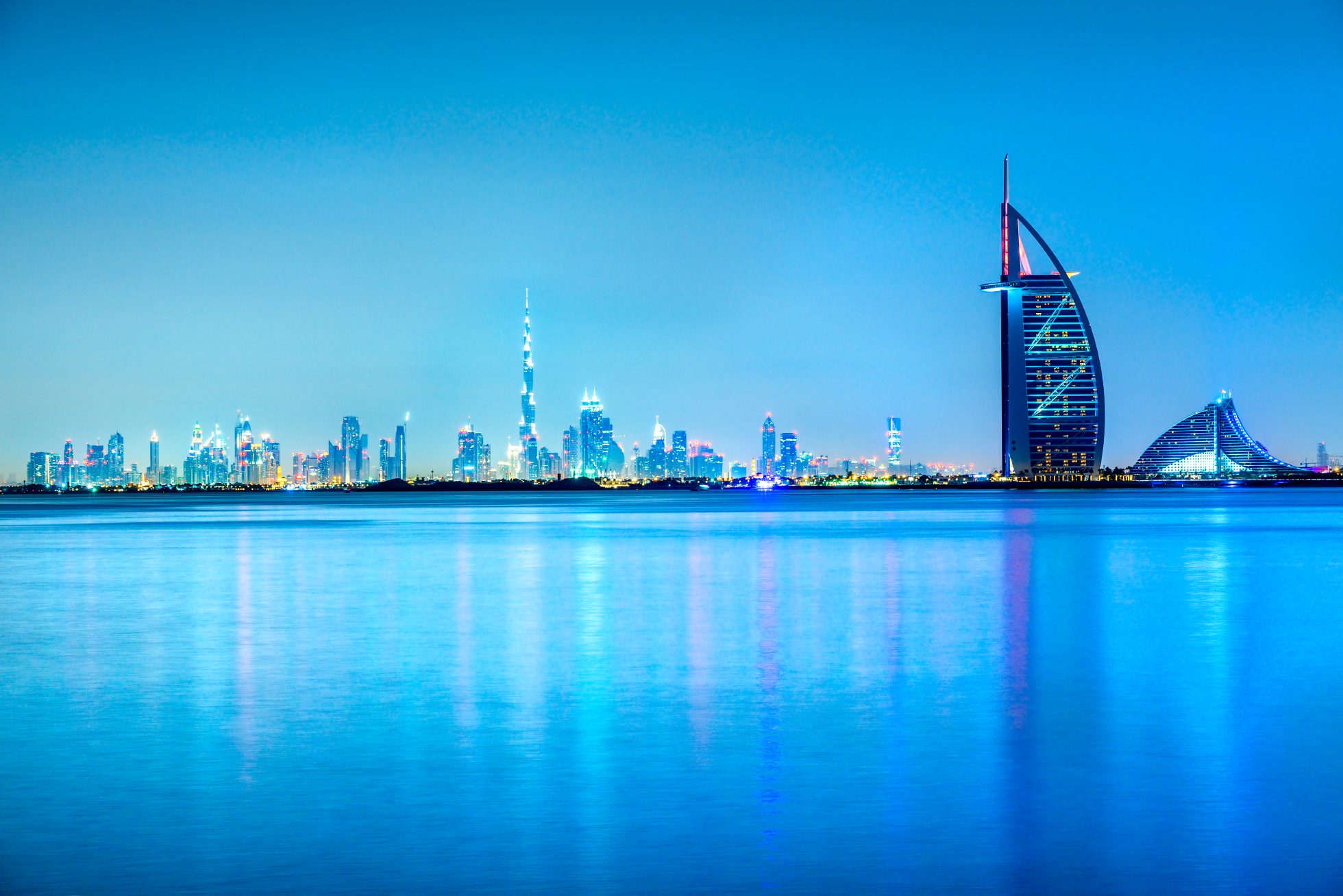 Rozświetlone budynki Dubaju, Dubaj plaże