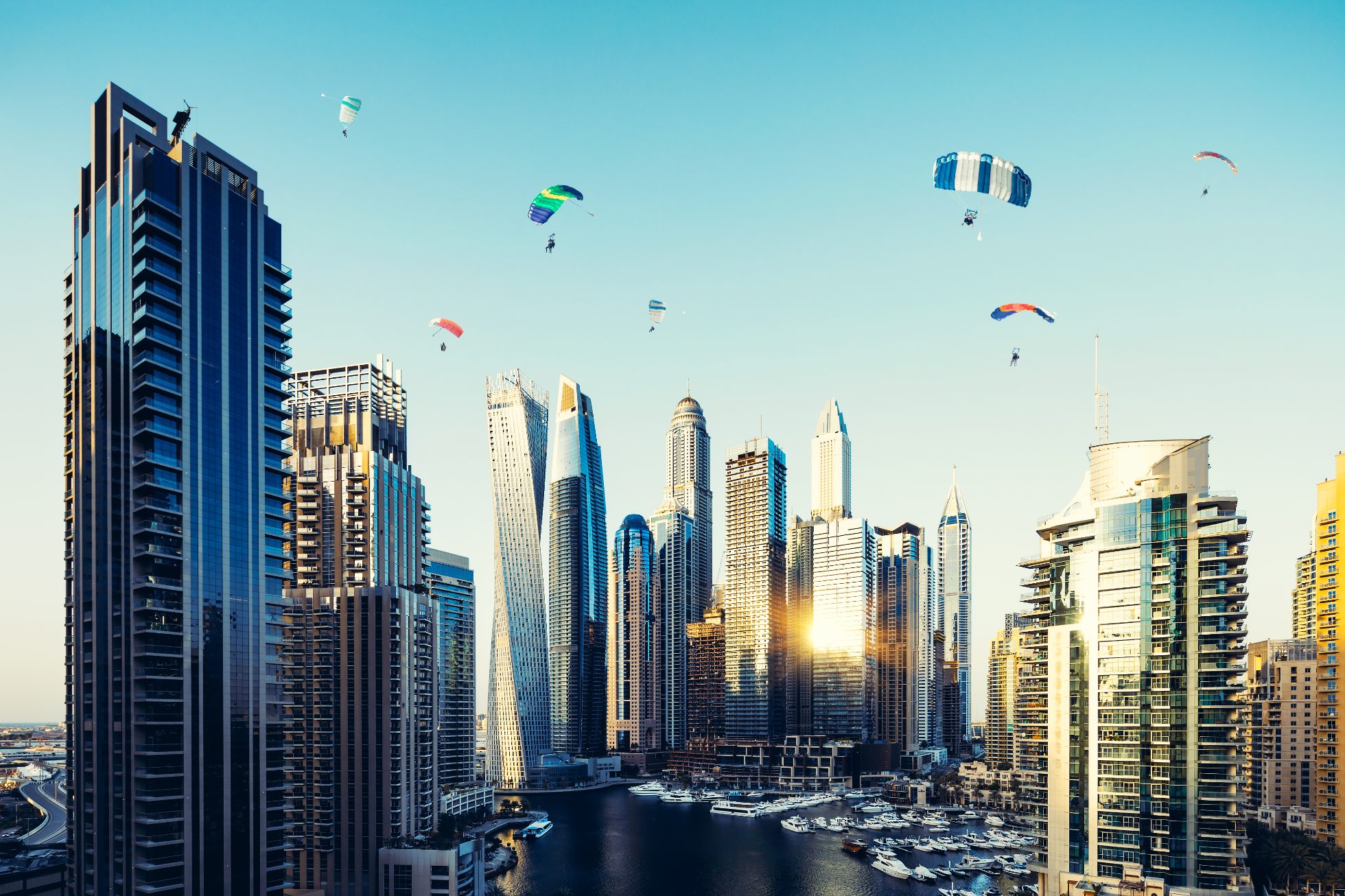 Aktywność, latanie, Dubai Marina, Jumeirah, Expo 2020 Dubai, skoki spadochronowe, krajobraz miejski, Dubaj wakacje