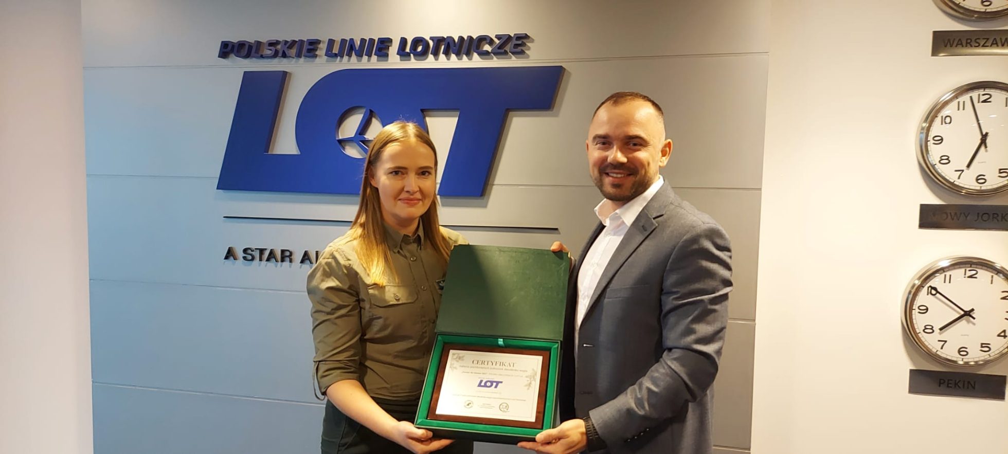 Presentation of a certificate for acquiring absorbed carbon dioxide units. Cooperation with State Forests