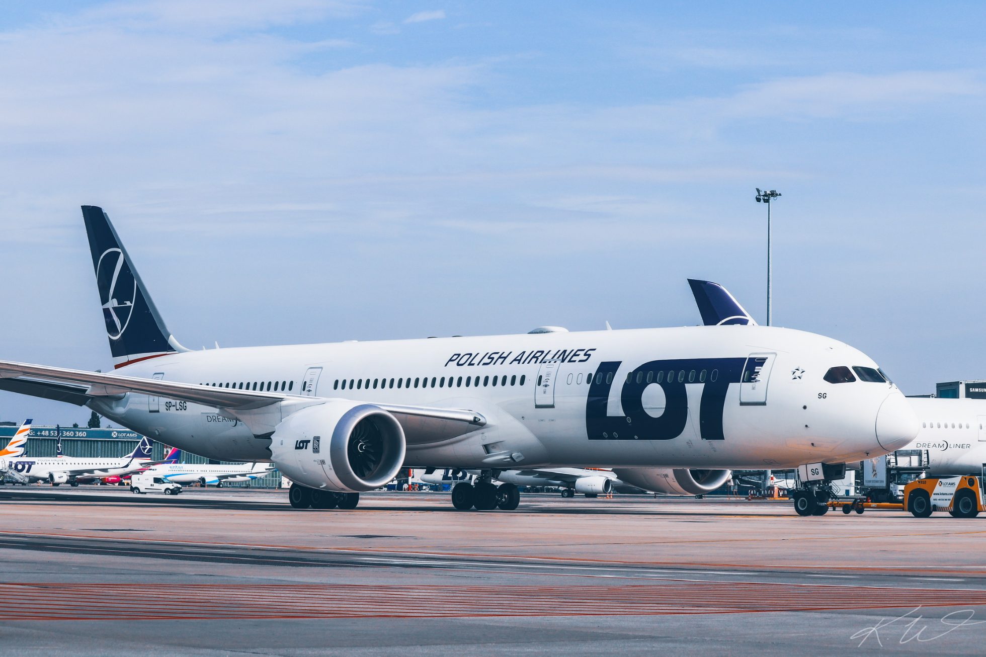 Boeing 787 kołujący na Lotnisko Chopina