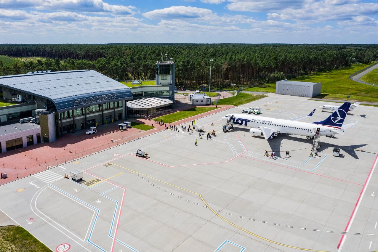 Lotnisko Bydgoszcz i samolot Lotu