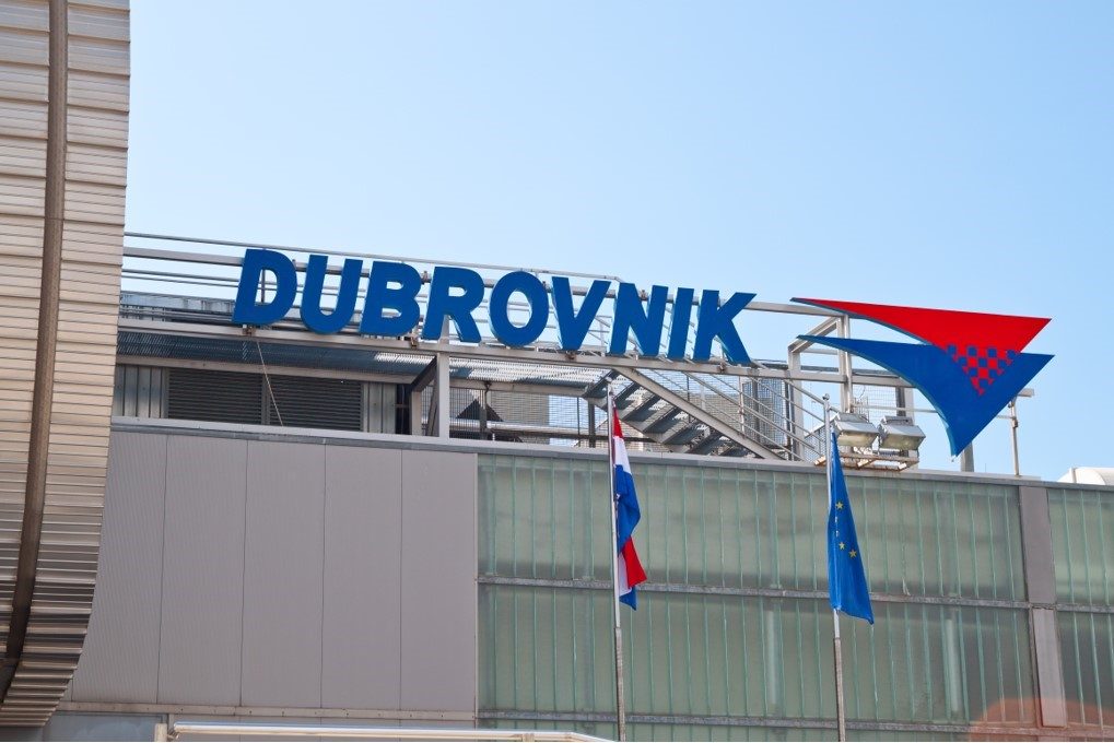 Napis dubrovnik na ścianie