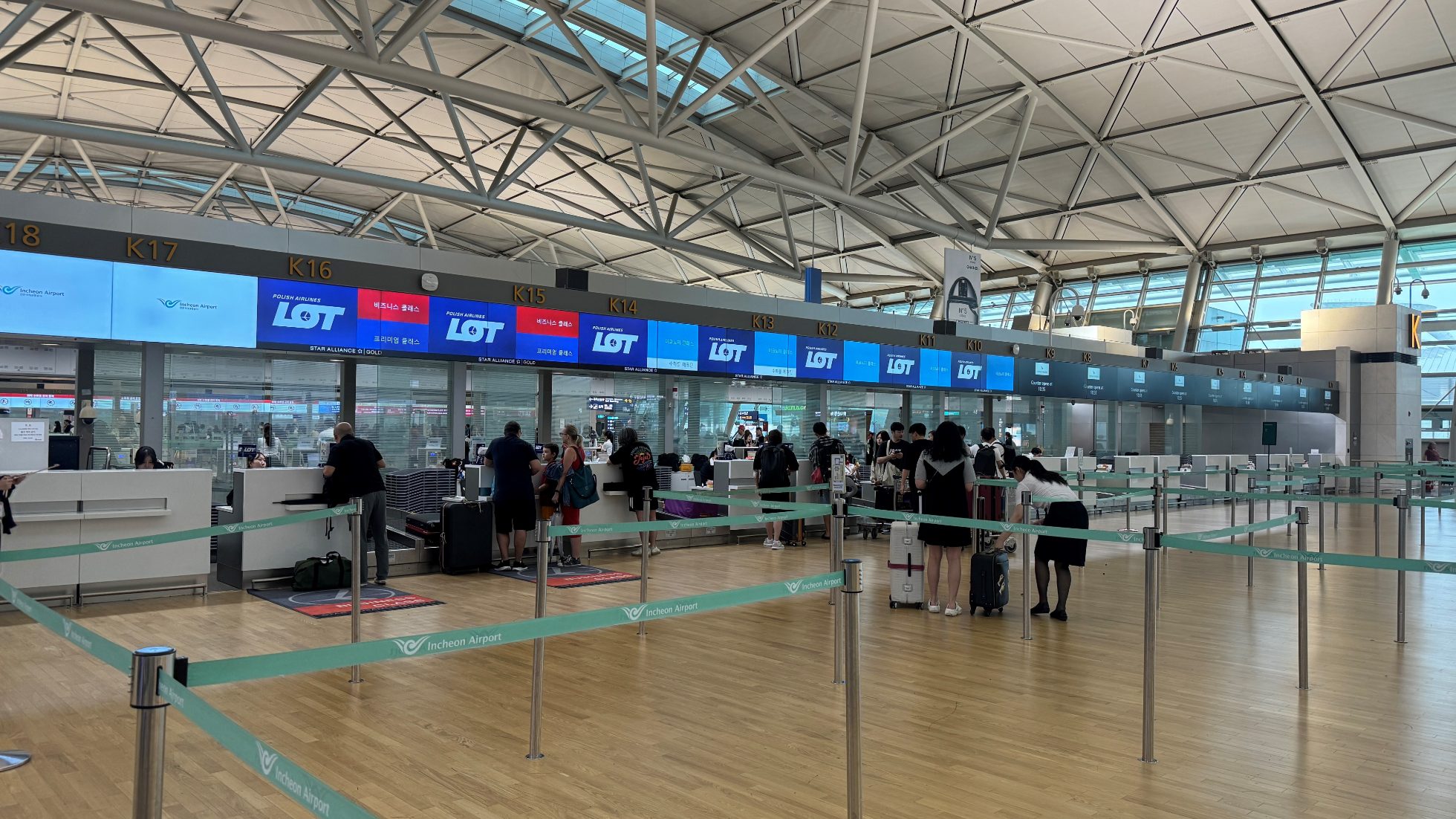 Stanowiska do odprawy LOT na lotnisku ICN