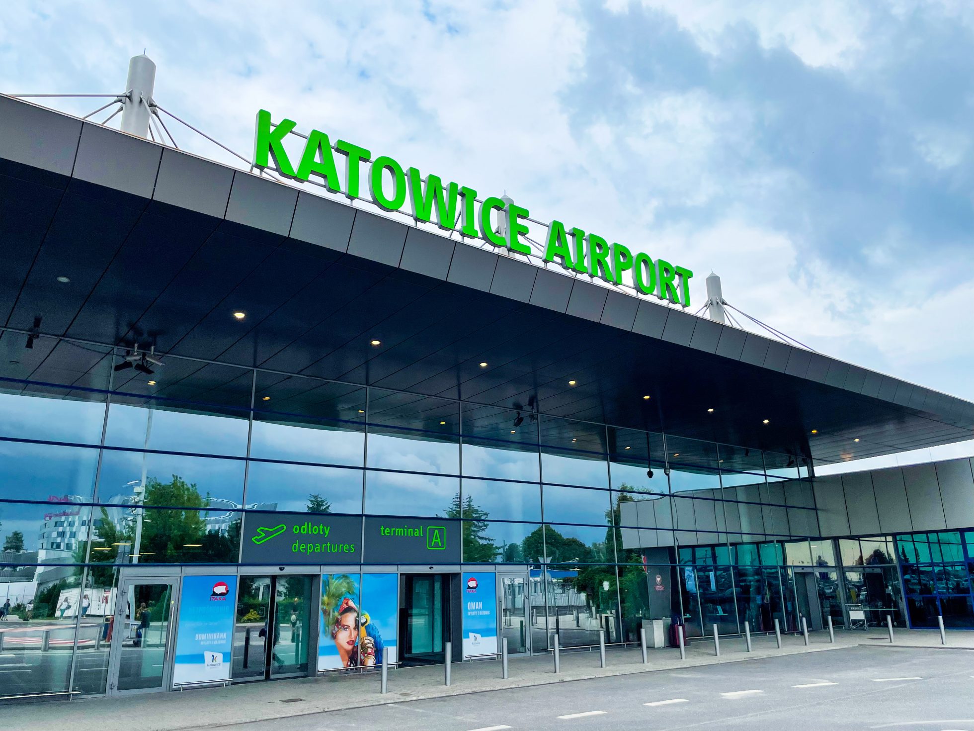 Lotnisko w Katowicach z zewnątrz
