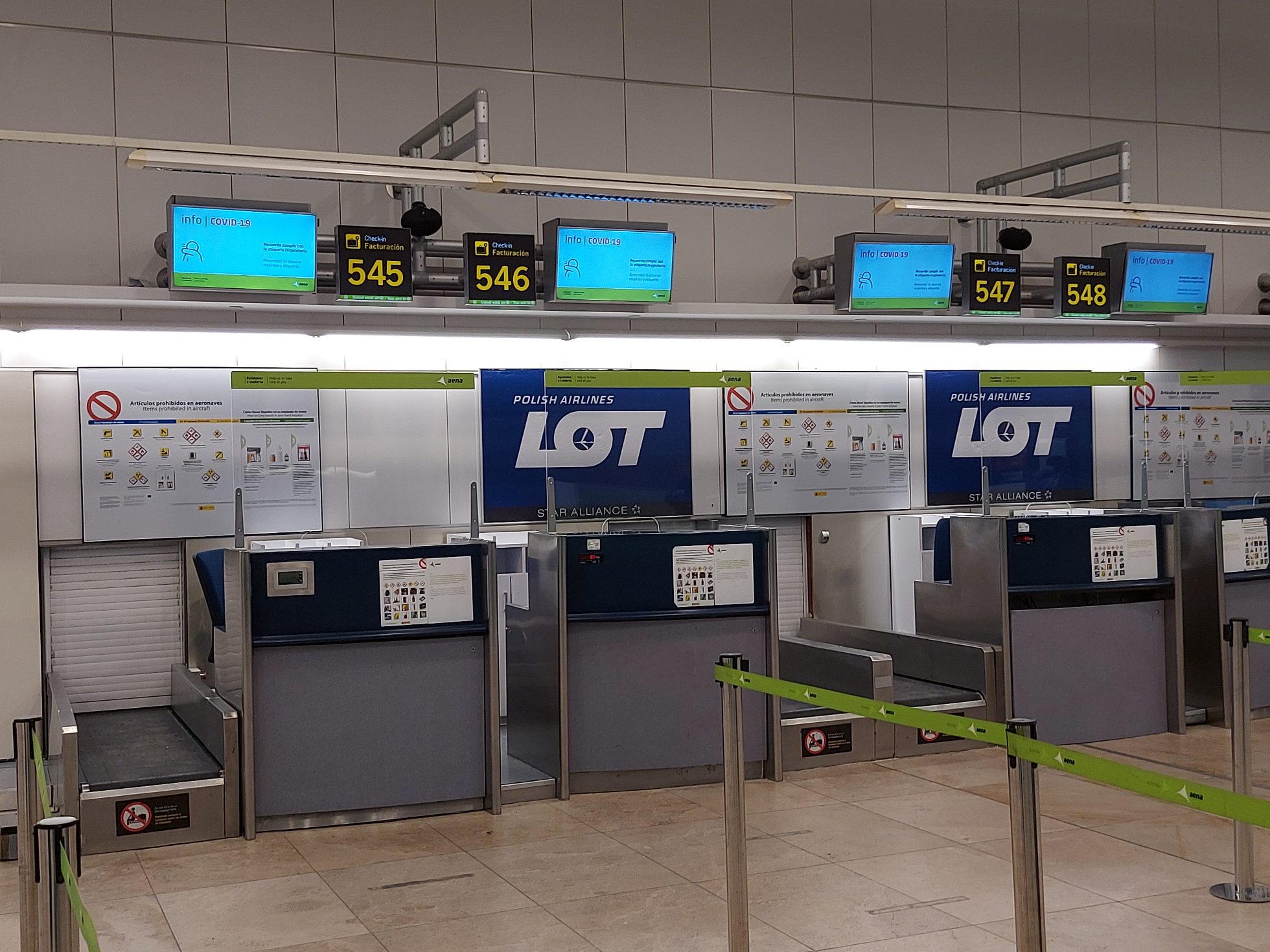 LOT check-in na lotnisku Barajas w Madrycie