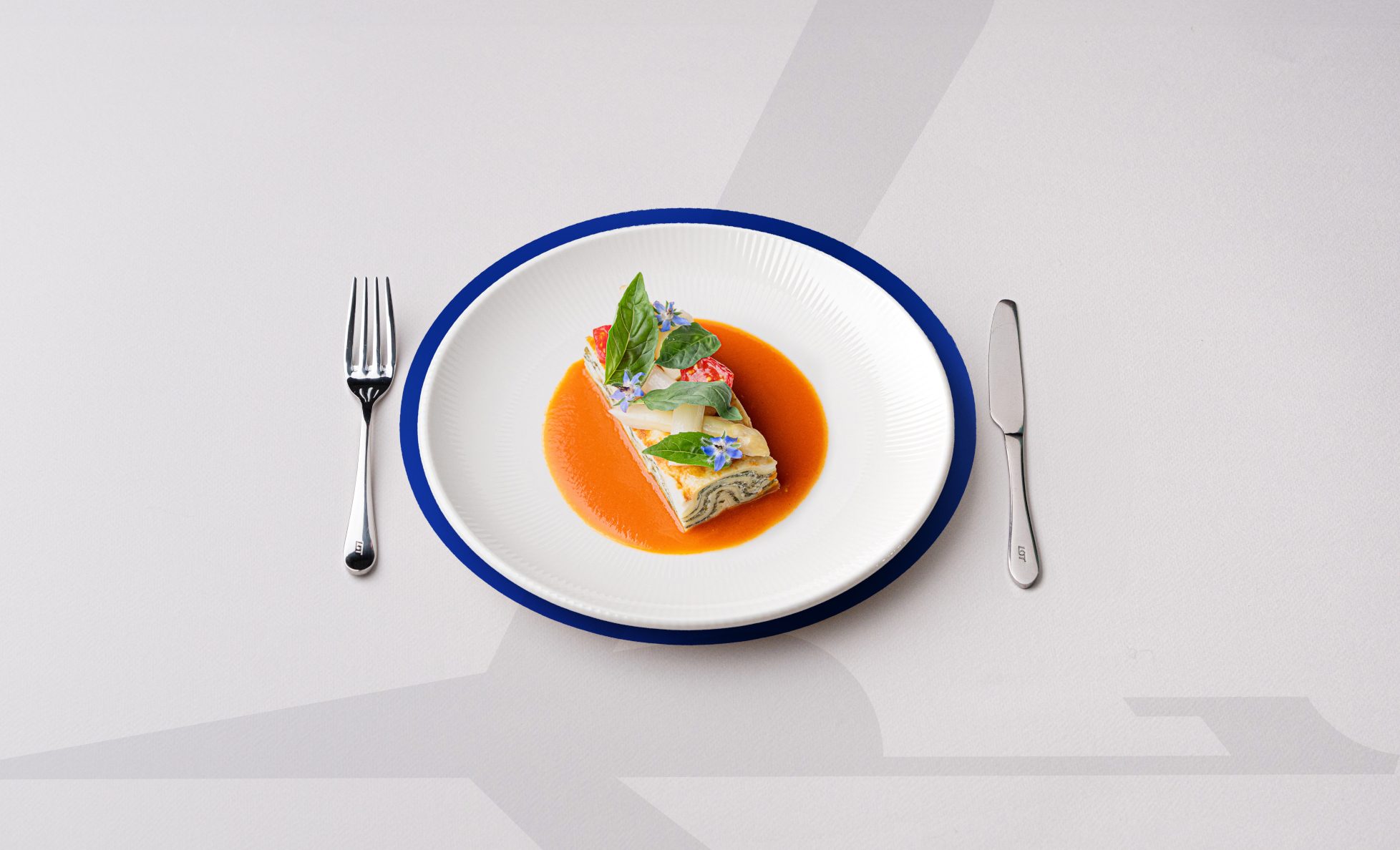 Lasagna szpinakowa z serem ricotta i białymi szparagami 