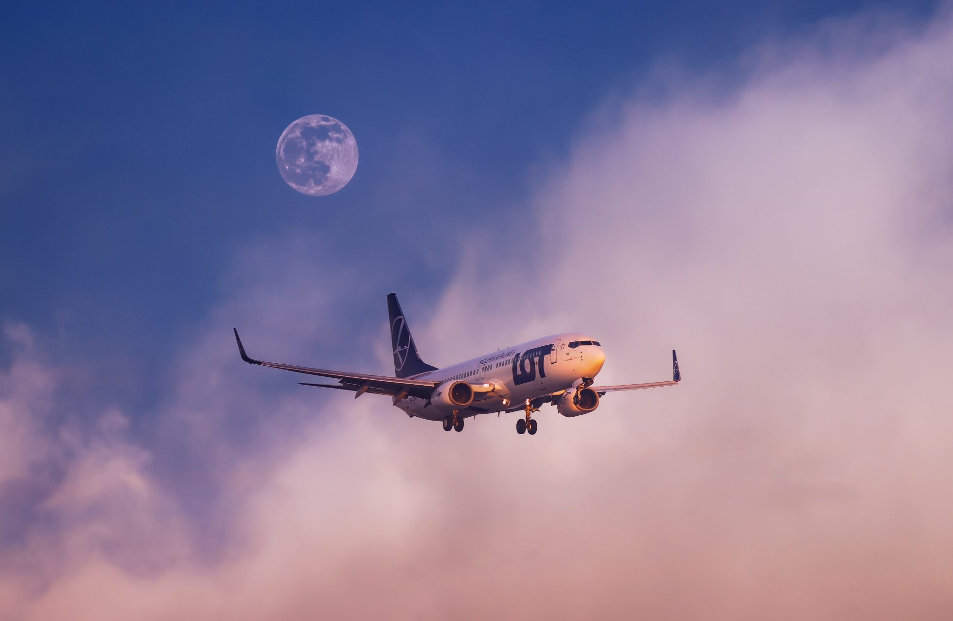 Boeing 737 landing at Chopin Airport